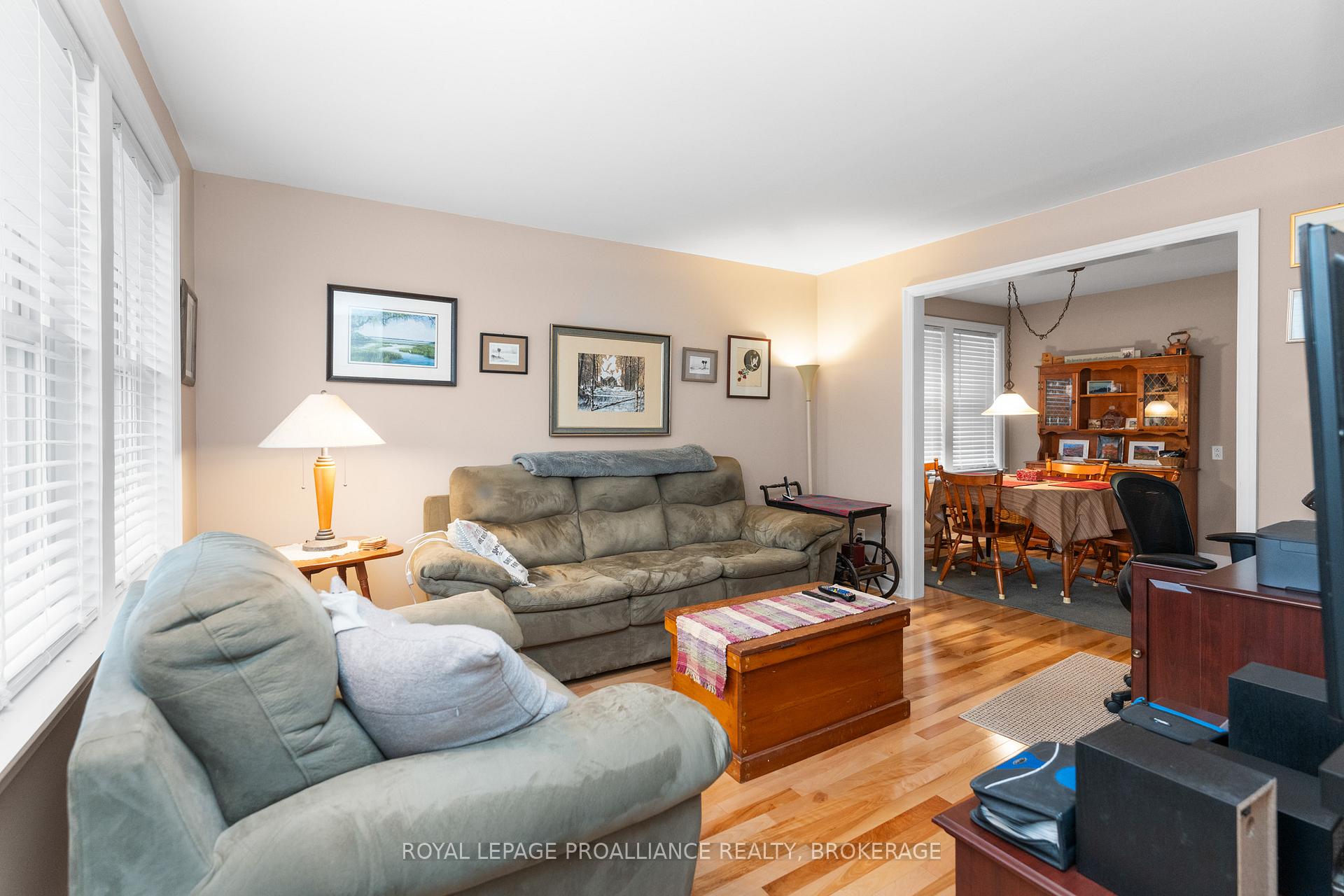 Photo 6 of 58 Stanley Street, Kingston, East of Sir John A. Blvd — HOMEH