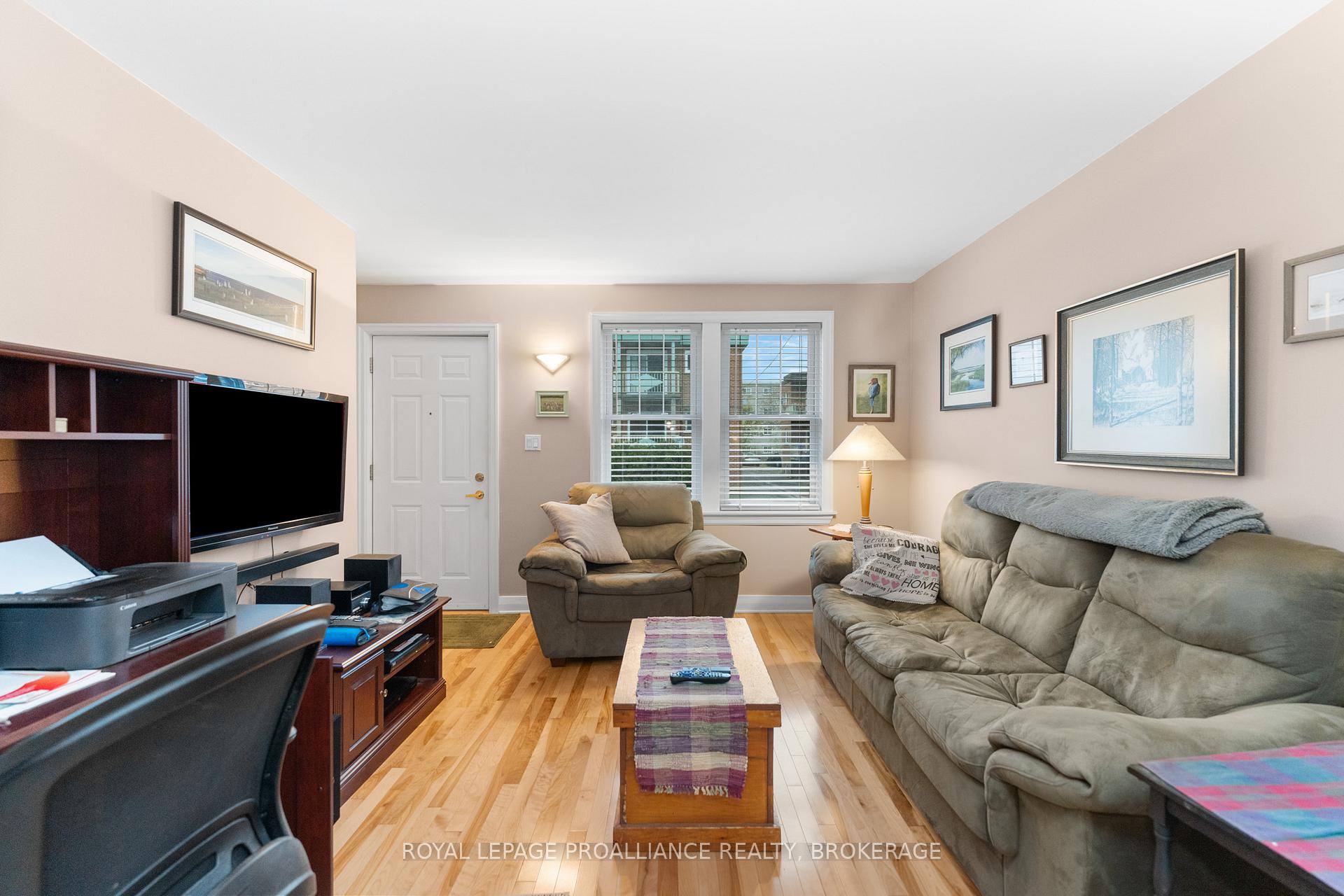 Photo 8 of 58 Stanley Street, Kingston, East of Sir John A. Blvd — HOMEH