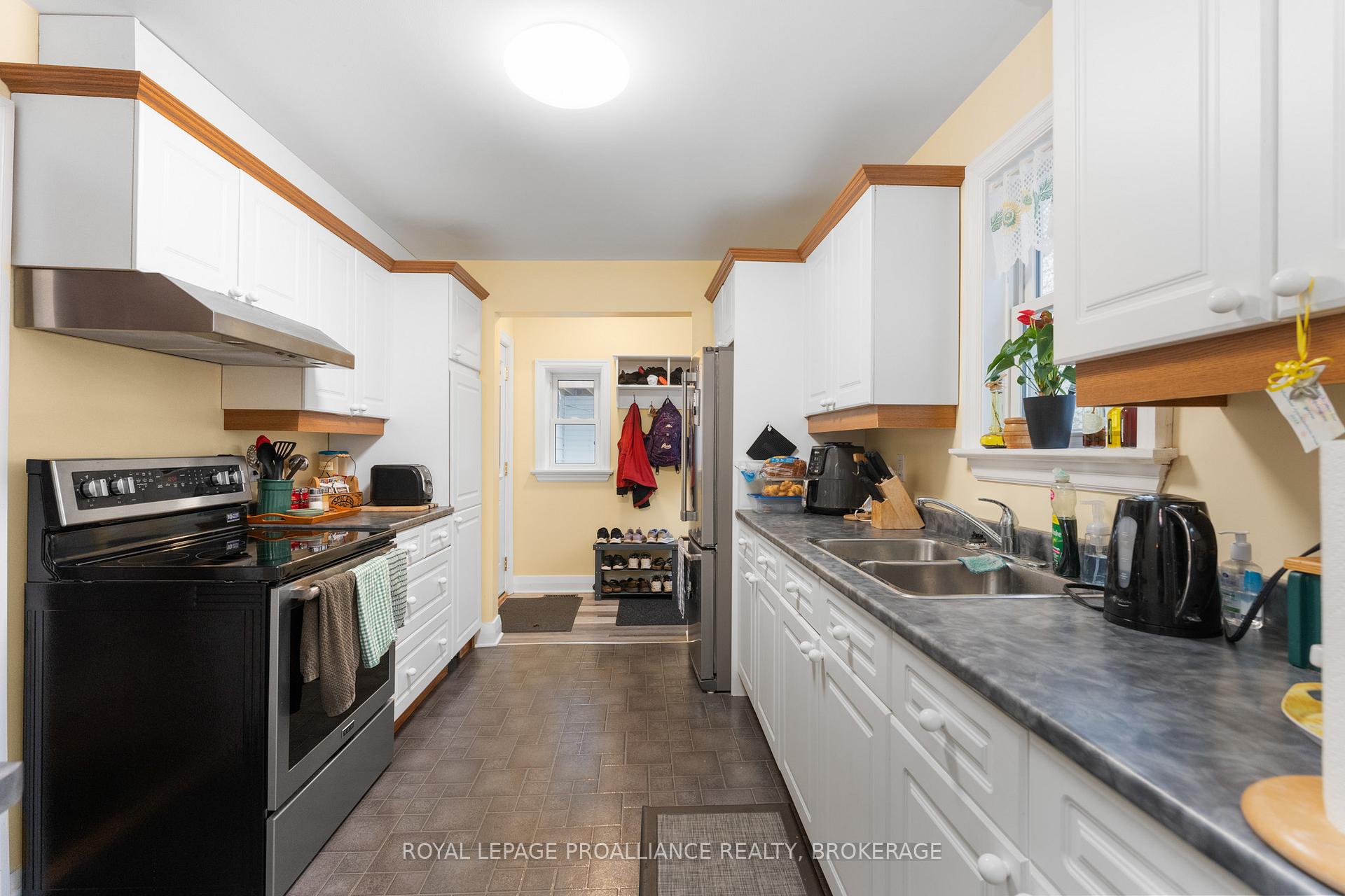 Photo 12 of 58 Stanley Street, Kingston, East of Sir John A. Blvd — HOMEH