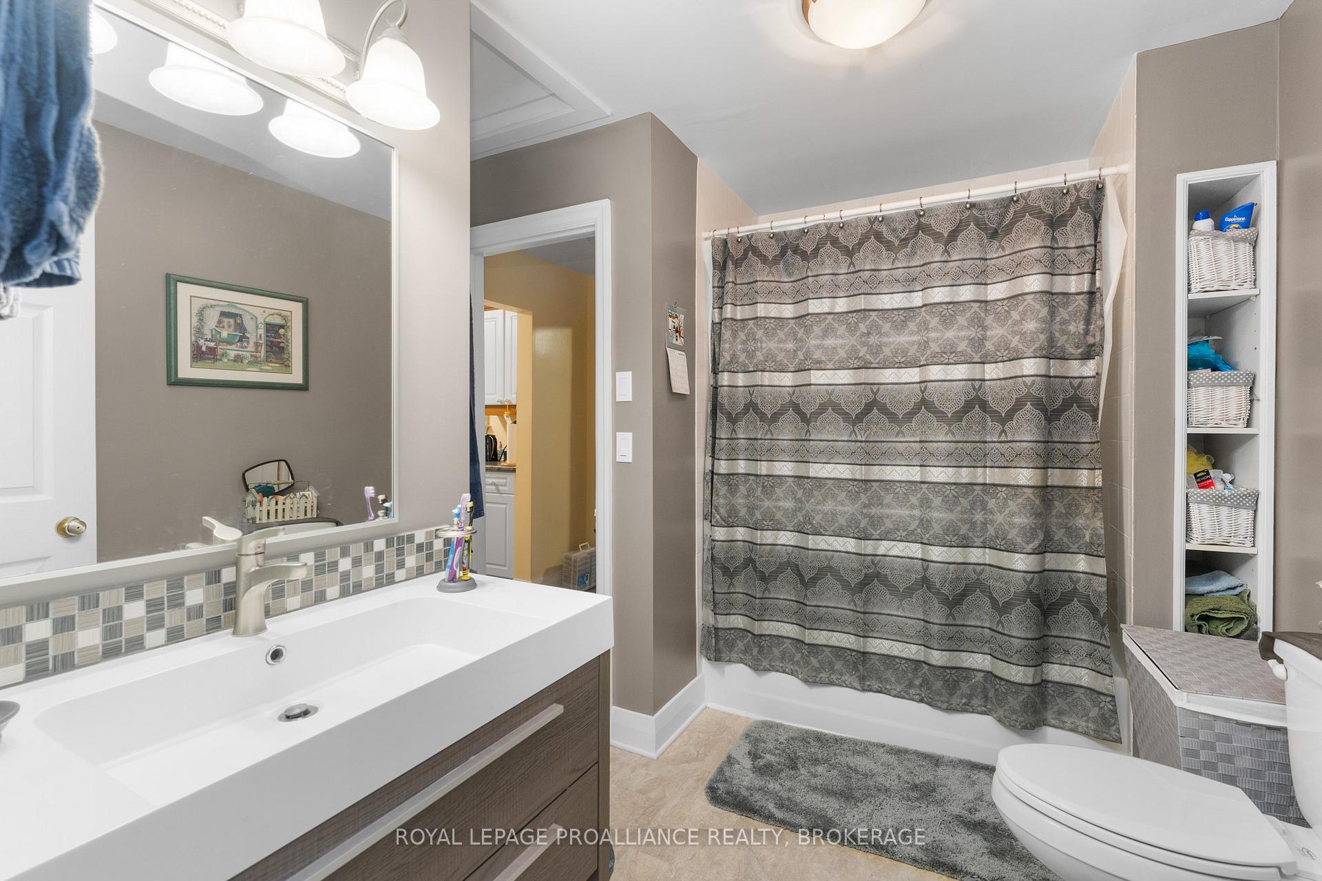 Photo 23 of 58 Stanley Street, Kingston, East of Sir John A. Blvd — HOMEH