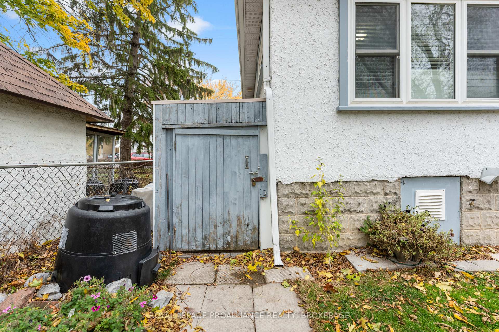 Photo 43 of 58 Stanley Street, Kingston, East of Sir John A. Blvd — HOMEH
