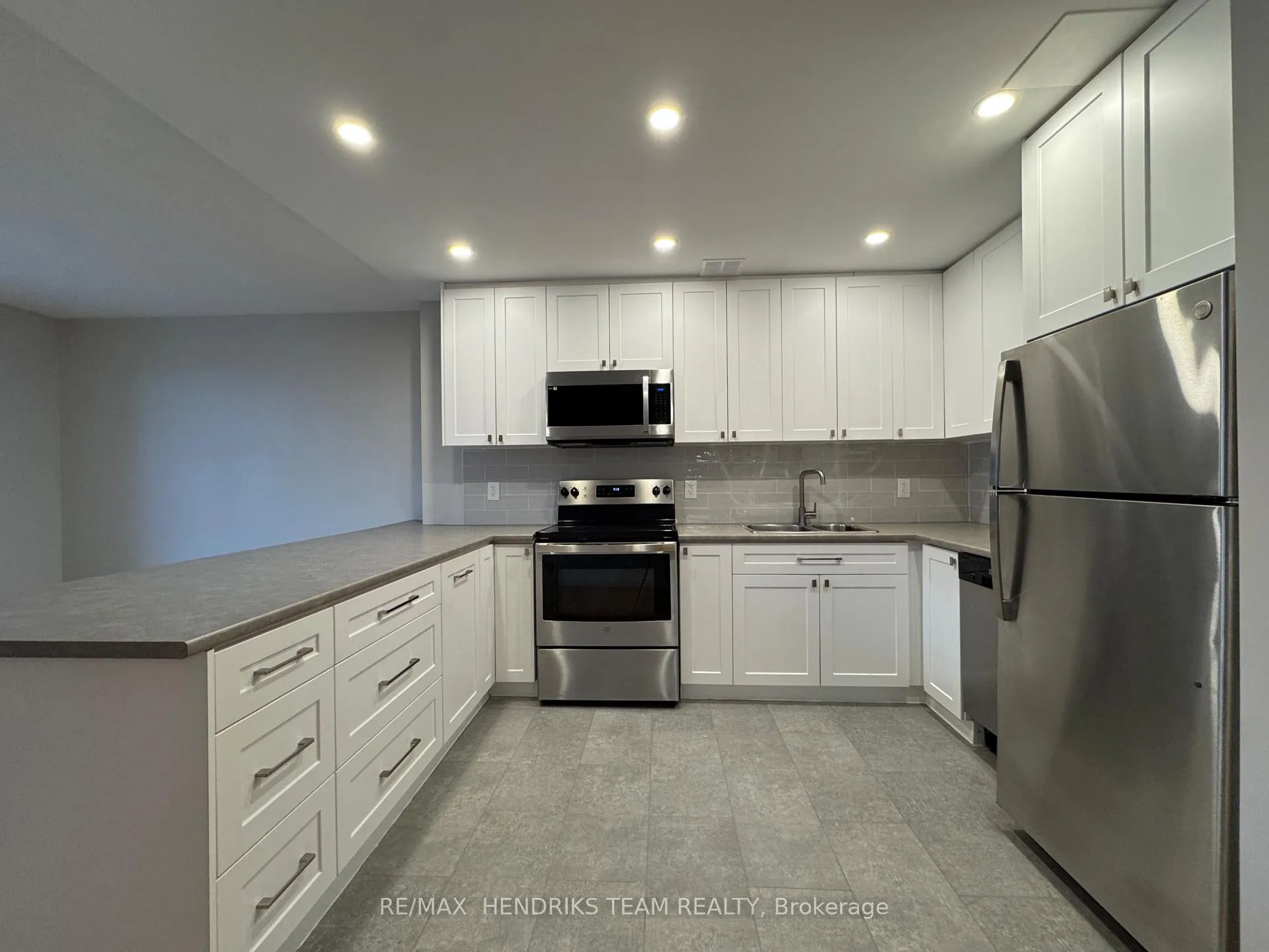 Photo 2 of Unit 303, 39 Leaside Drive, St. Catharines, Carlton/Bunting — HOMEH