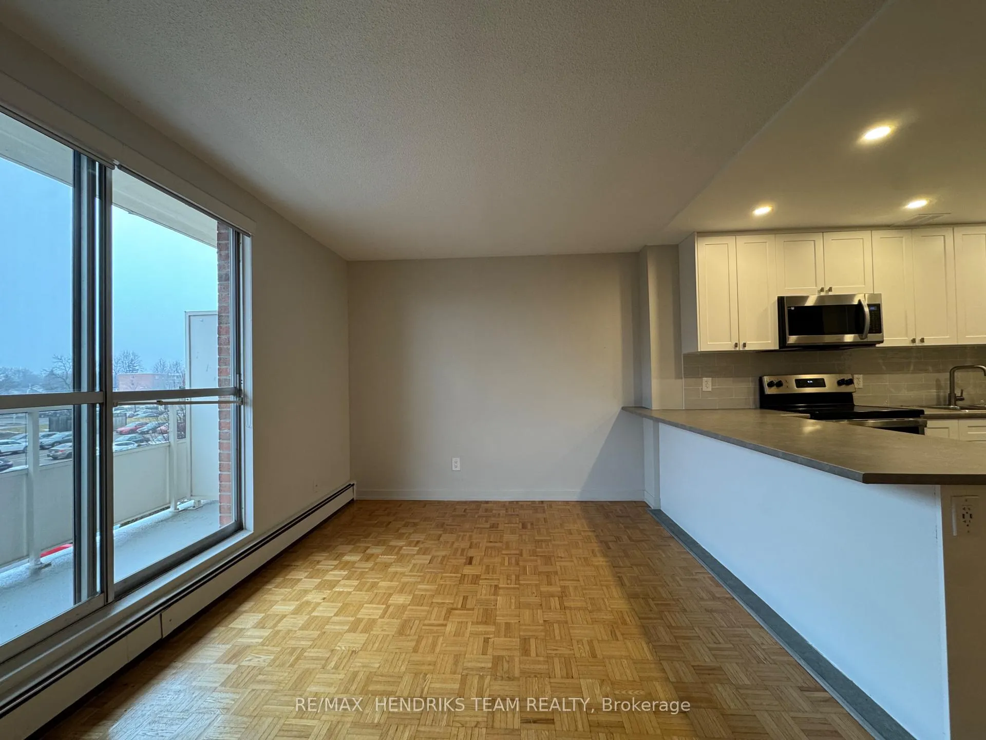 Photo 4 of Unit 303, 39 Leaside Drive, St. Catharines, Carlton/Bunting — HOMEH