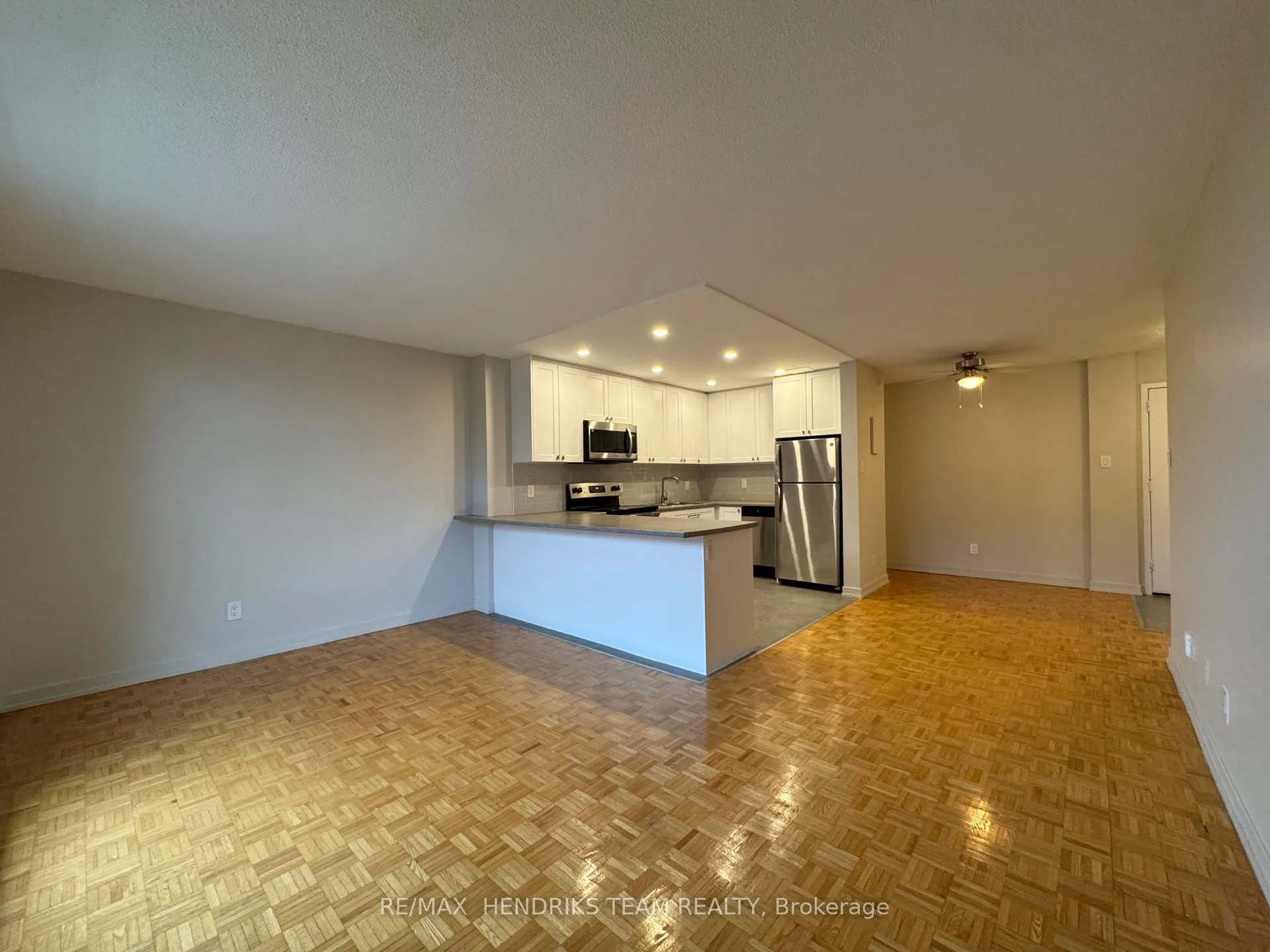 Photo 6 of Unit 303, 39 Leaside Drive, St. Catharines, Carlton/Bunting — HOMEH
