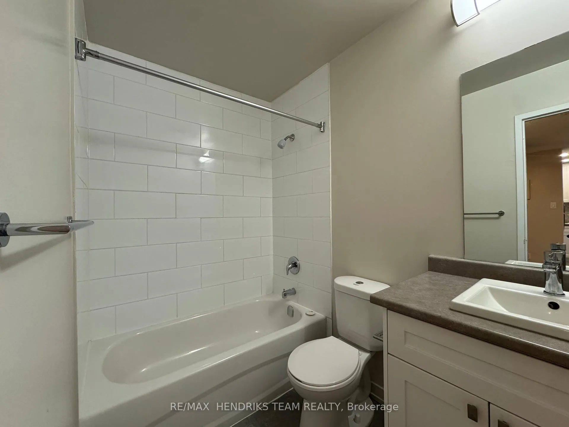 Photo 9 of Unit 303, 39 Leaside Drive, St. Catharines, Carlton/Bunting — HOMEH