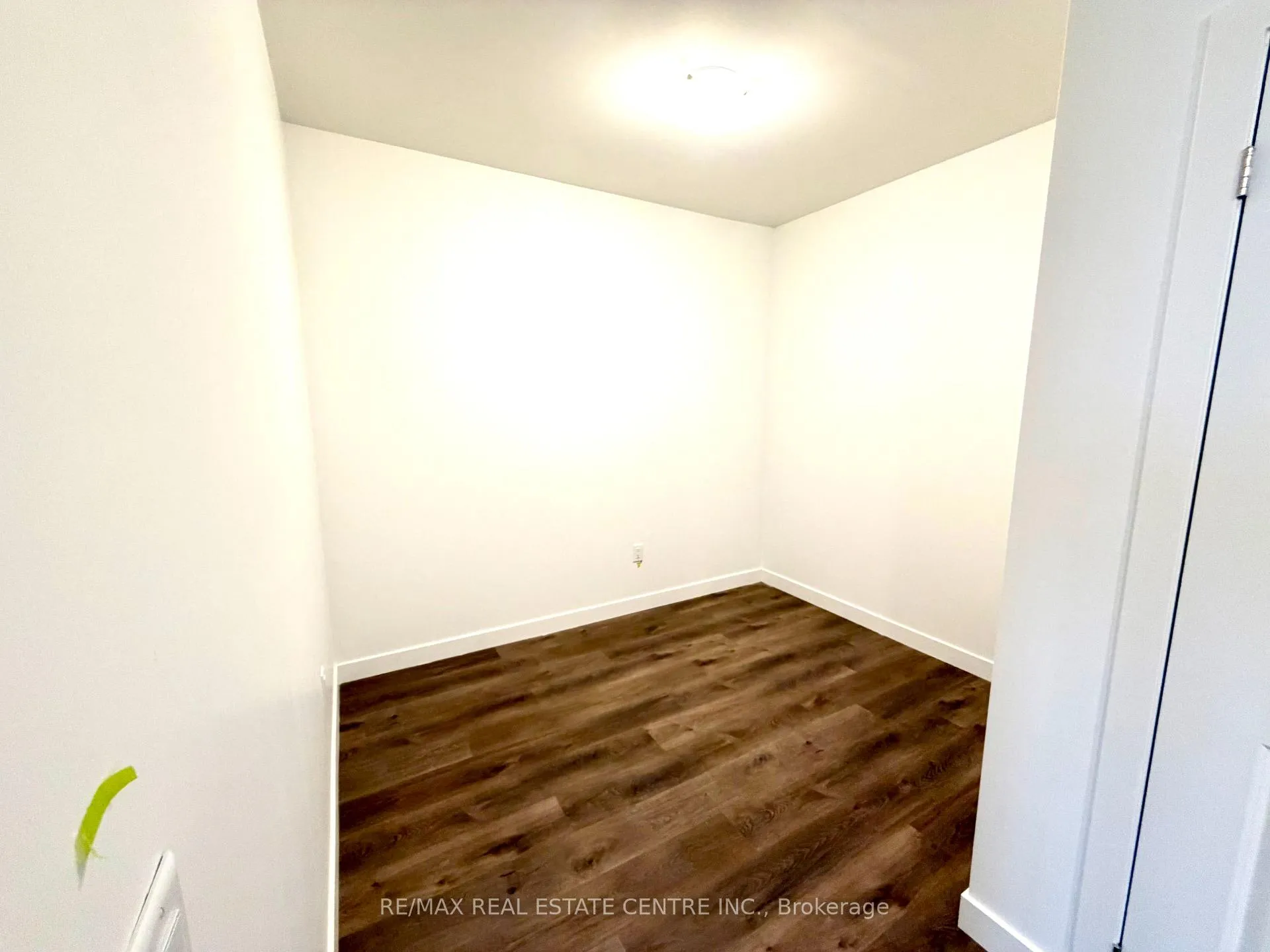 Photo 4 of Unit 823, 461 Green Road, Hamilton, Lakeshore — HOMEH