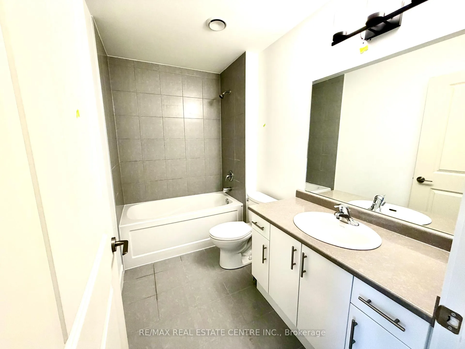 Photo 10 of Unit 823, 461 Green Road, Hamilton, Lakeshore — HOMEH