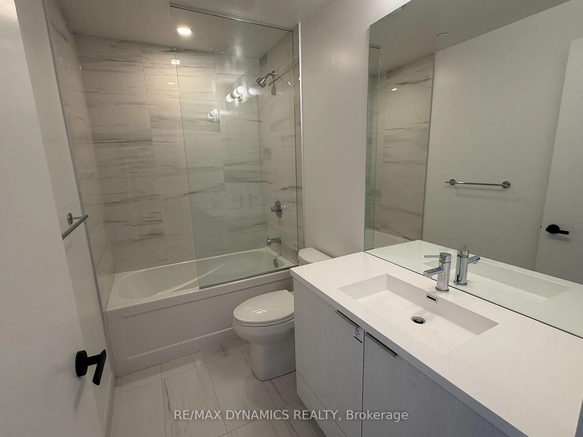 Photo 4 of Unit 5211, 8 Interchange Way, Vaughan, Vaughan Corporate Centre — HOMEH