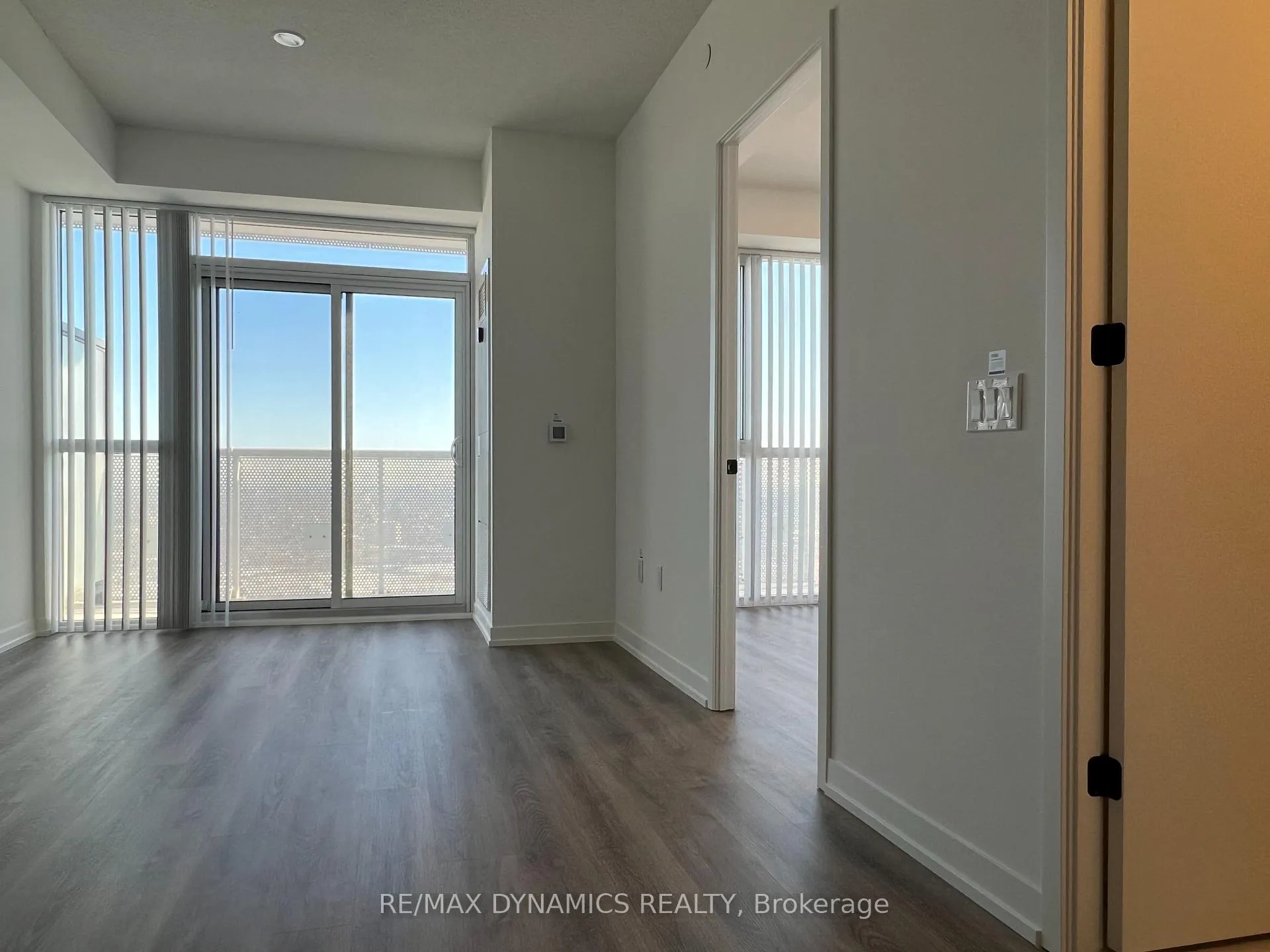Photo 5 of Unit 5211, 8 Interchange Way, Vaughan, Vaughan Corporate Centre — HOMEH
