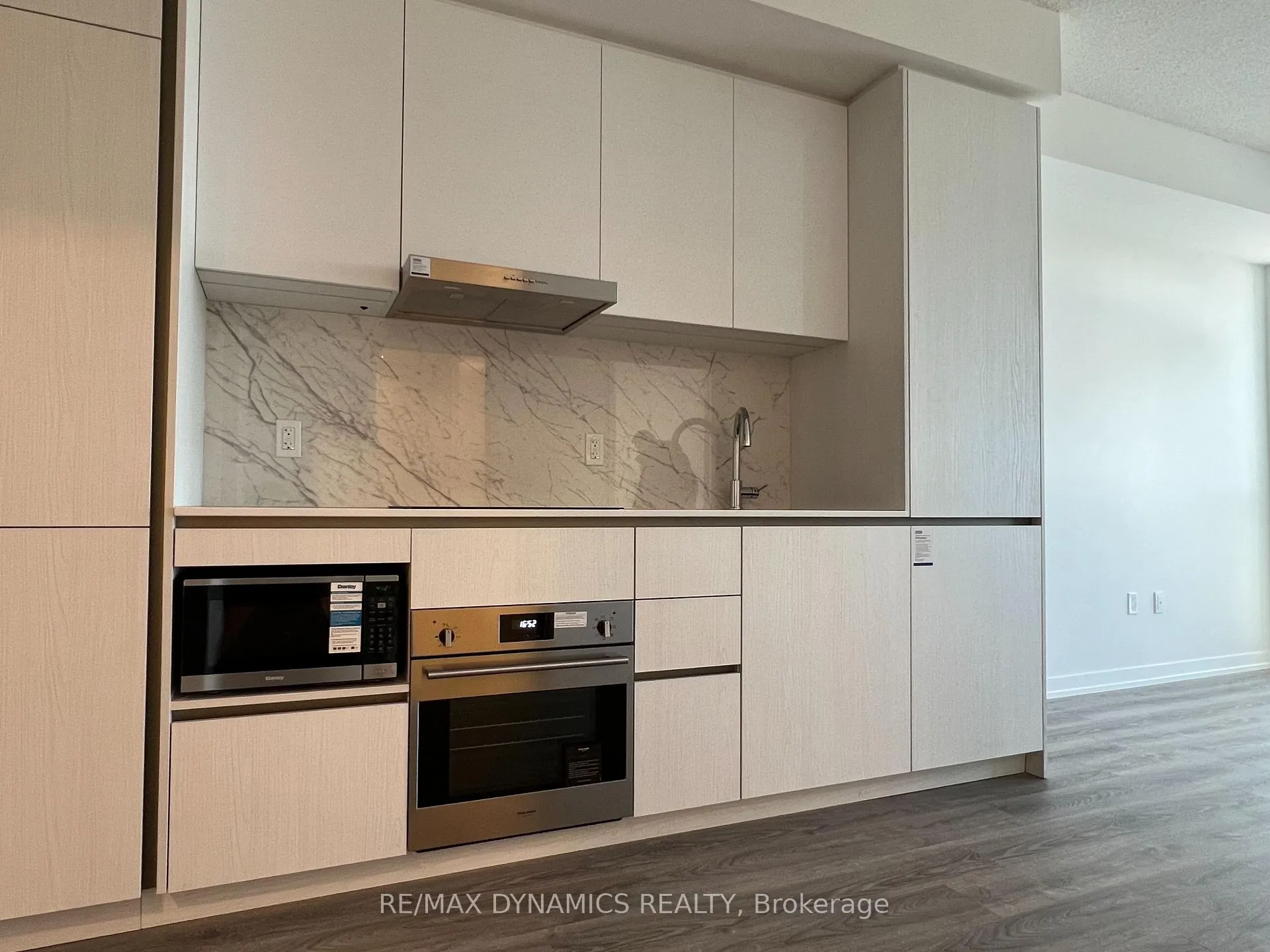 Photo 6 of Unit 5211, 8 Interchange Way, Vaughan, Vaughan Corporate Centre — HOMEH