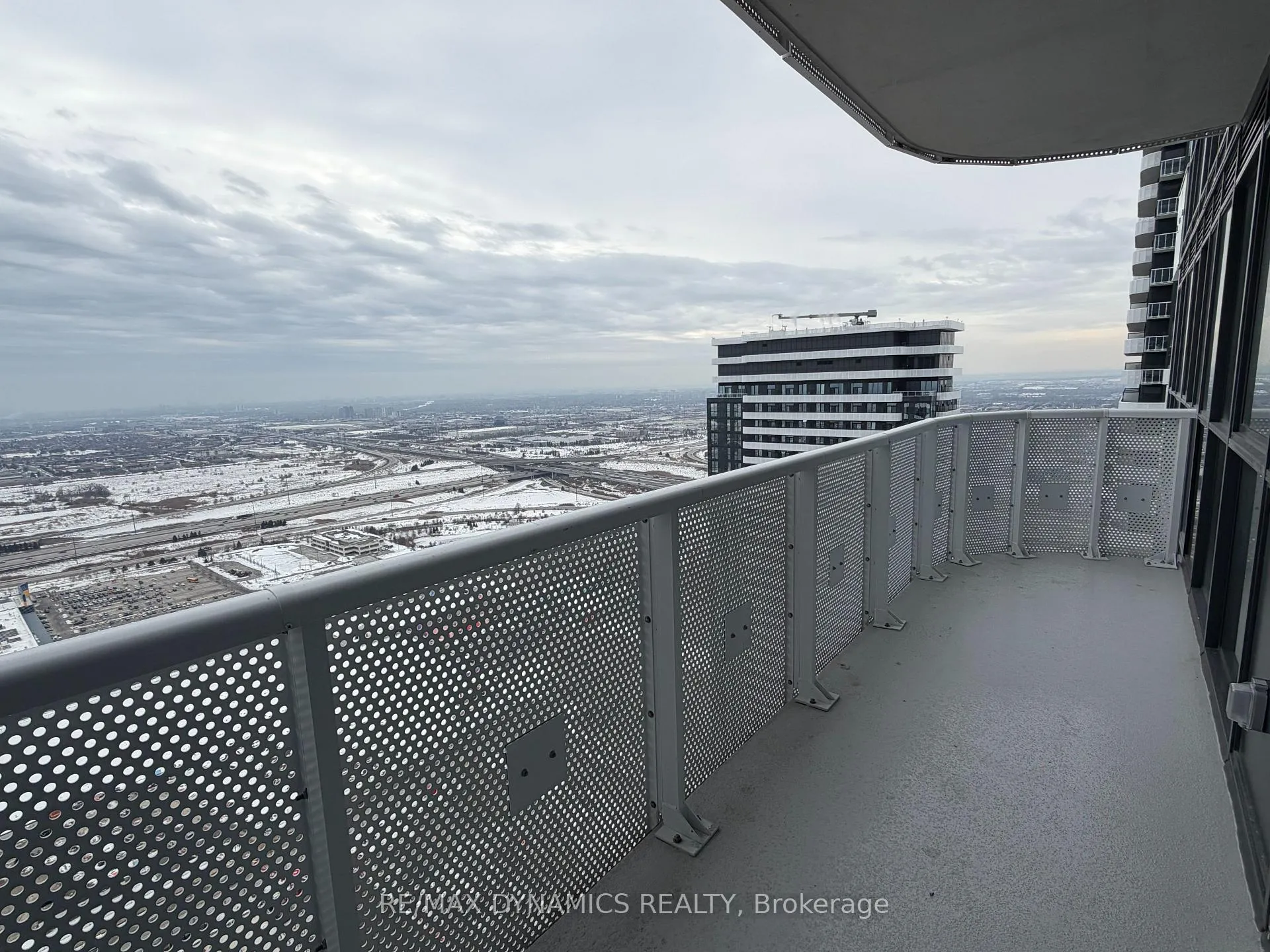 Photo 13 of Unit 5211, 8 Interchange Way, Vaughan, Vaughan Corporate Centre — HOMEH
