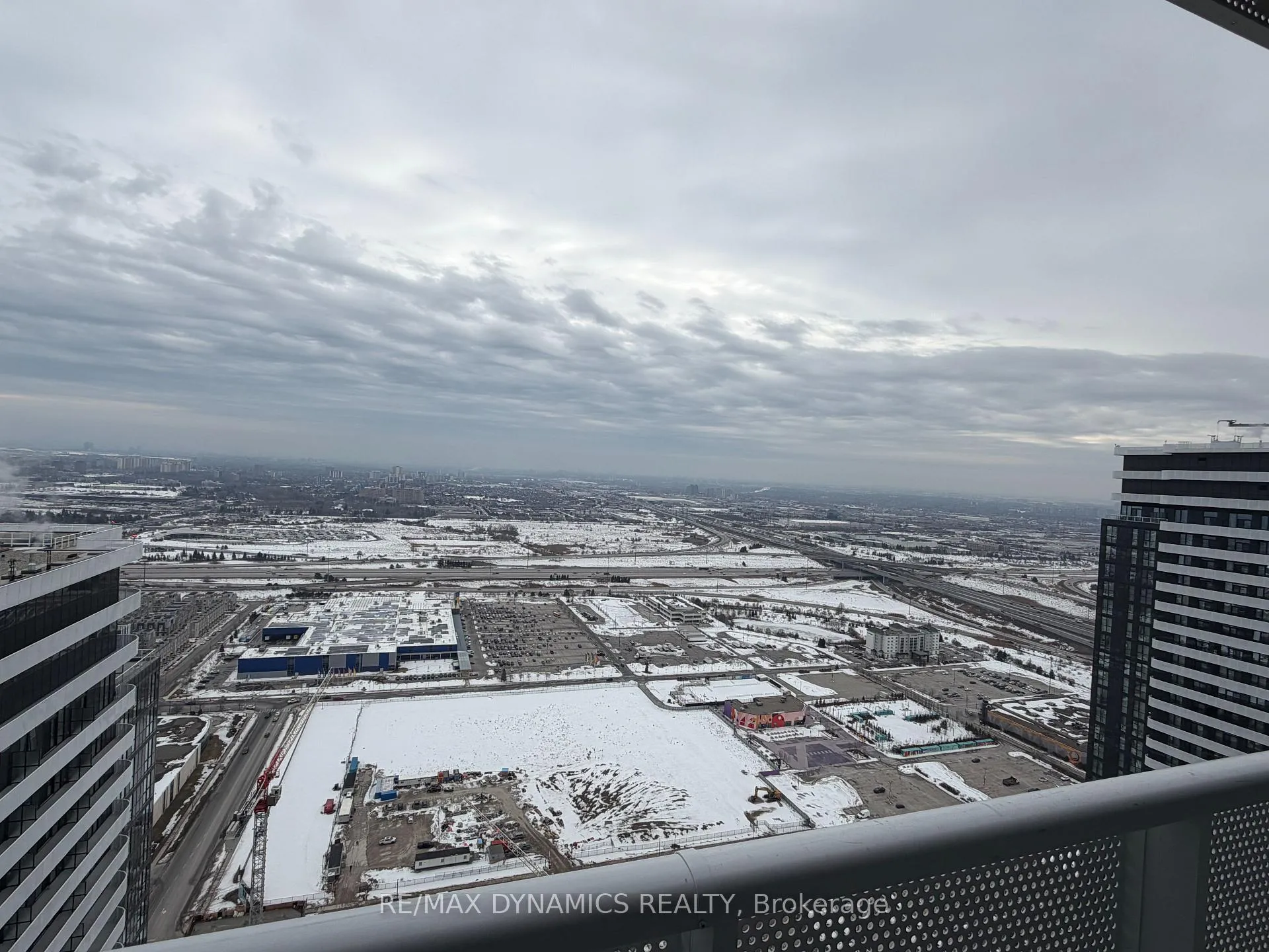 Photo 15 of Unit 5211, 8 Interchange Way, Vaughan, Vaughan Corporate Centre — HOMEH