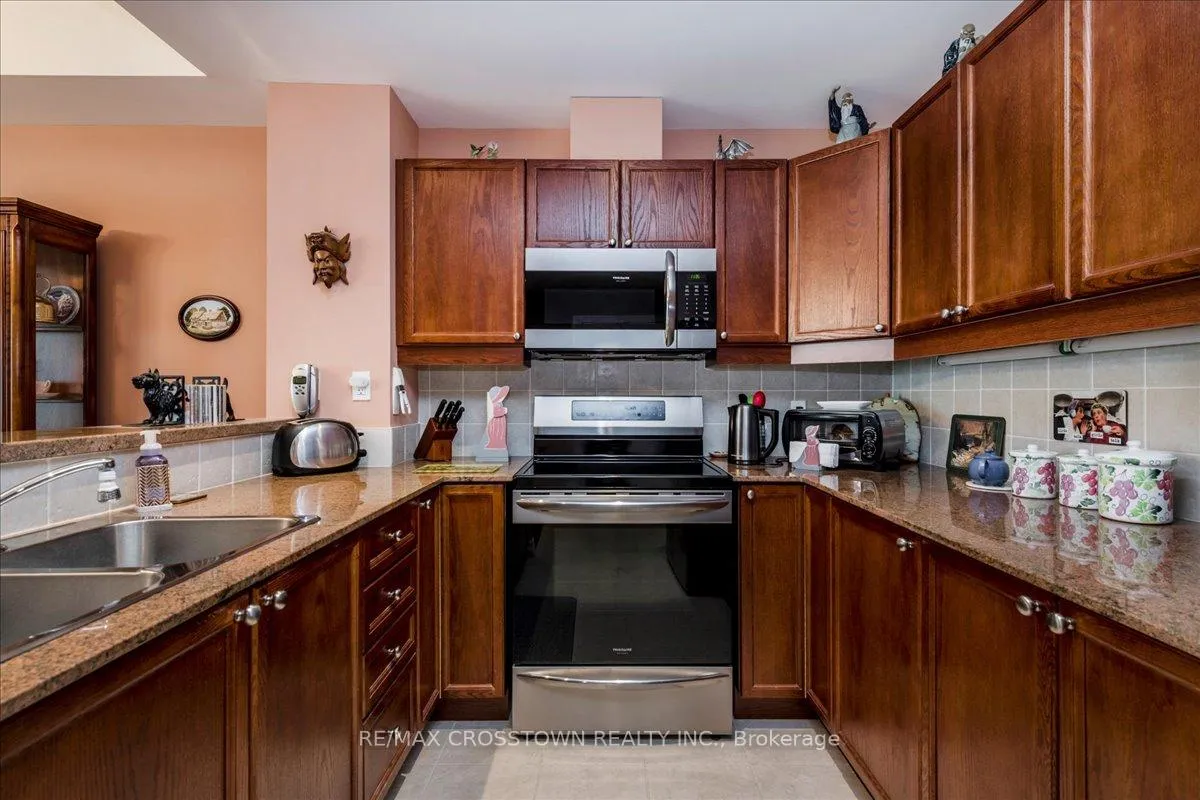 Photo 11 of Unit 406, 6 Toronto Street, Barrie, City Centre — HOMEH