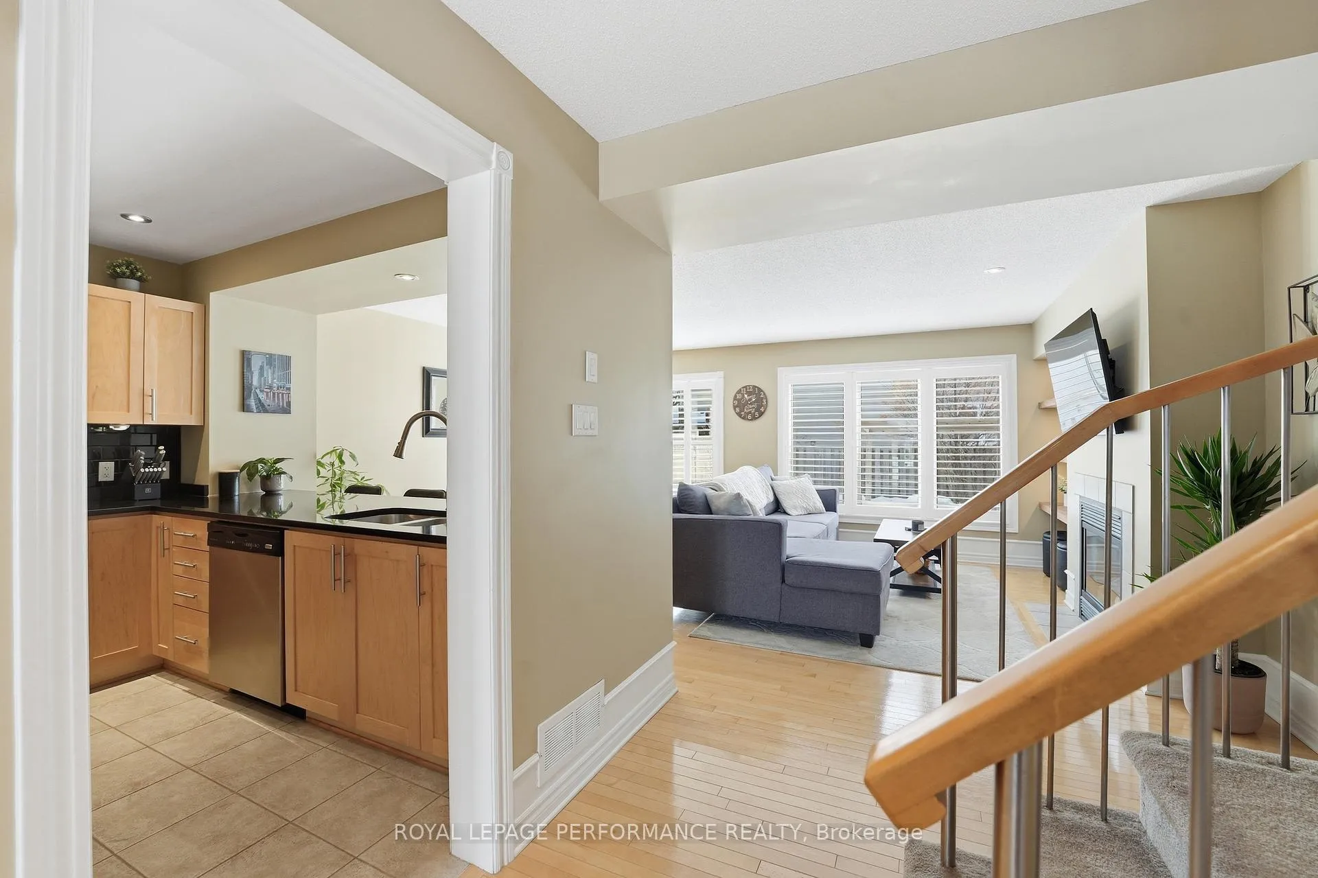 Photo 4 of 808 Scala Avenue, Ottawa, Avalon East — HOMEH