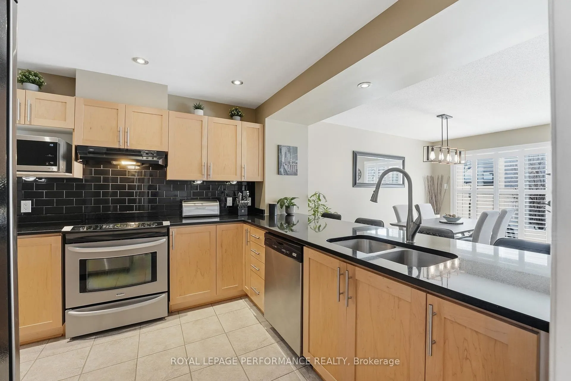 Photo 12 of 808 Scala Avenue, Ottawa, Avalon East — HOMEH