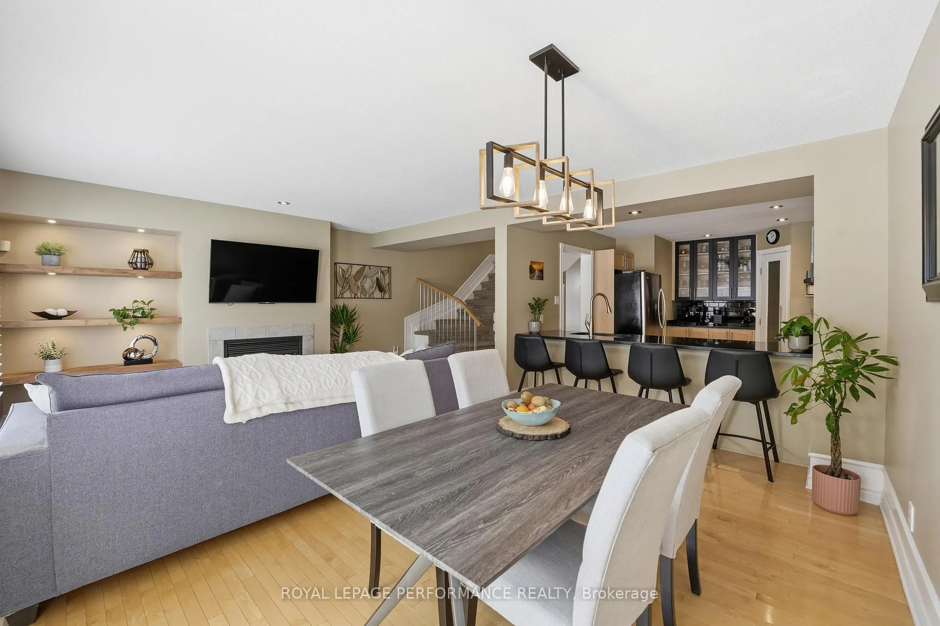 Photo 17 of 808 Scala Avenue, Ottawa, Avalon East — HOMEH