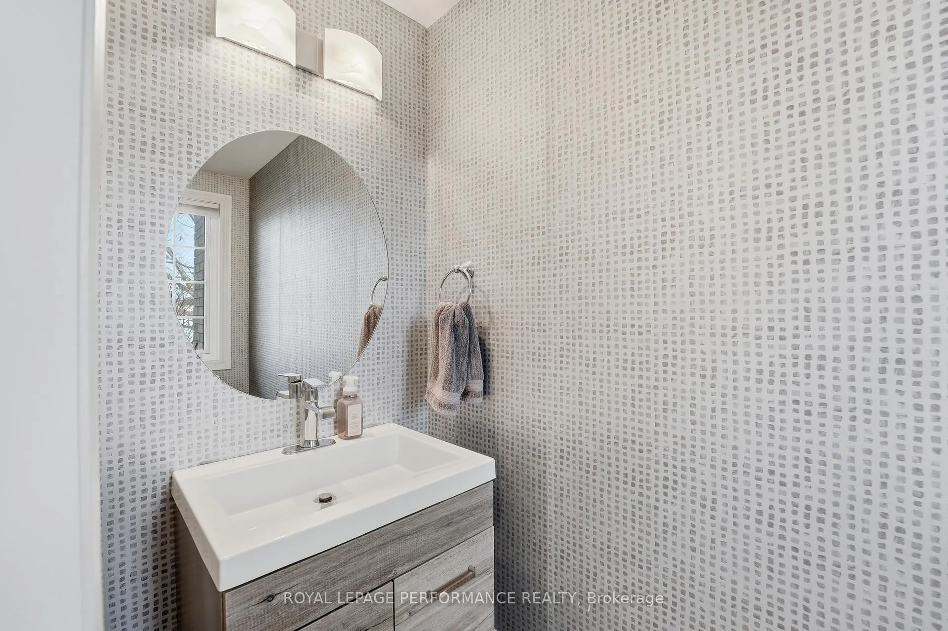 Photo 18 of 808 Scala Avenue, Ottawa, Avalon East — HOMEH