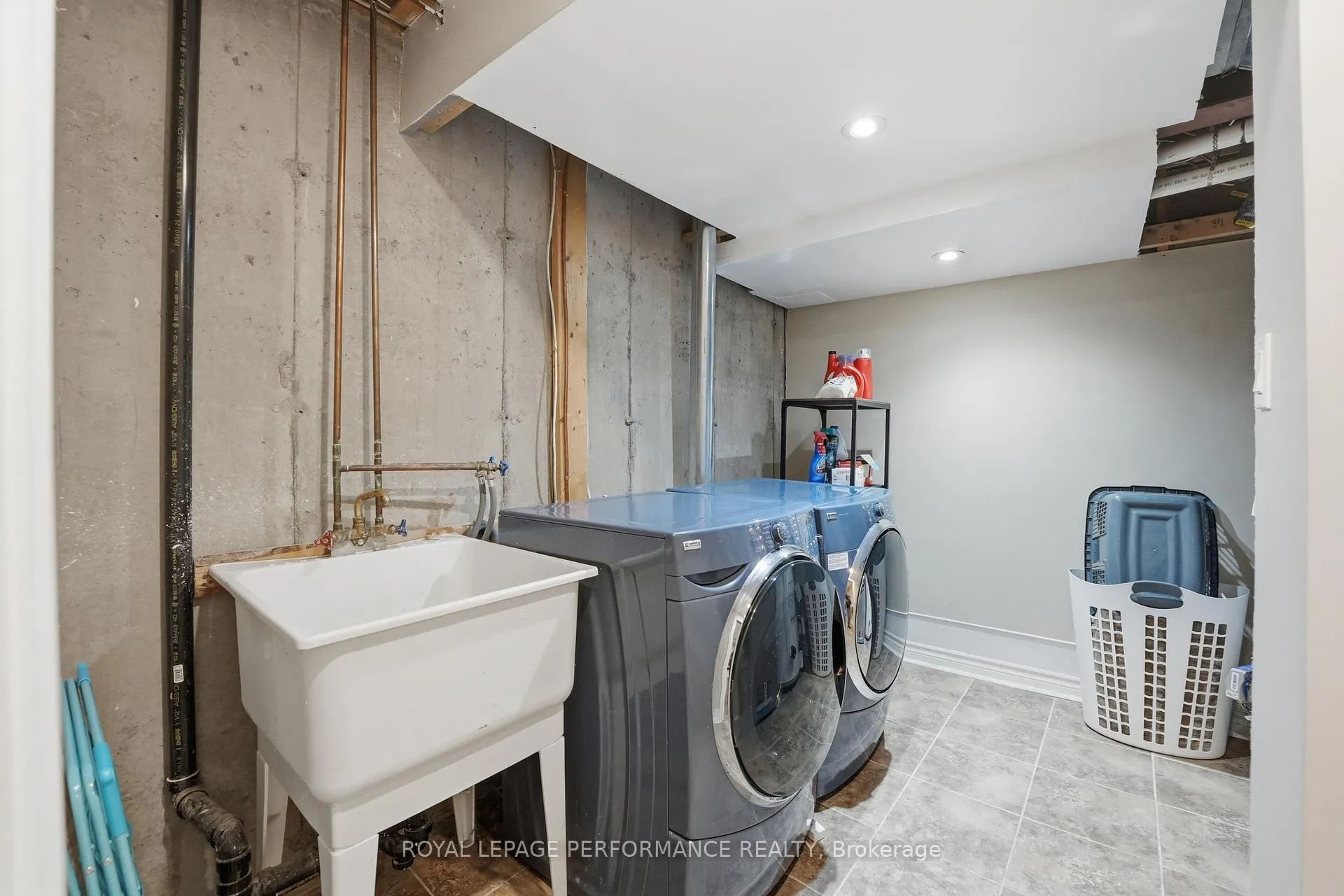 Photo 31 of 808 Scala Avenue, Ottawa, Avalon East — HOMEH