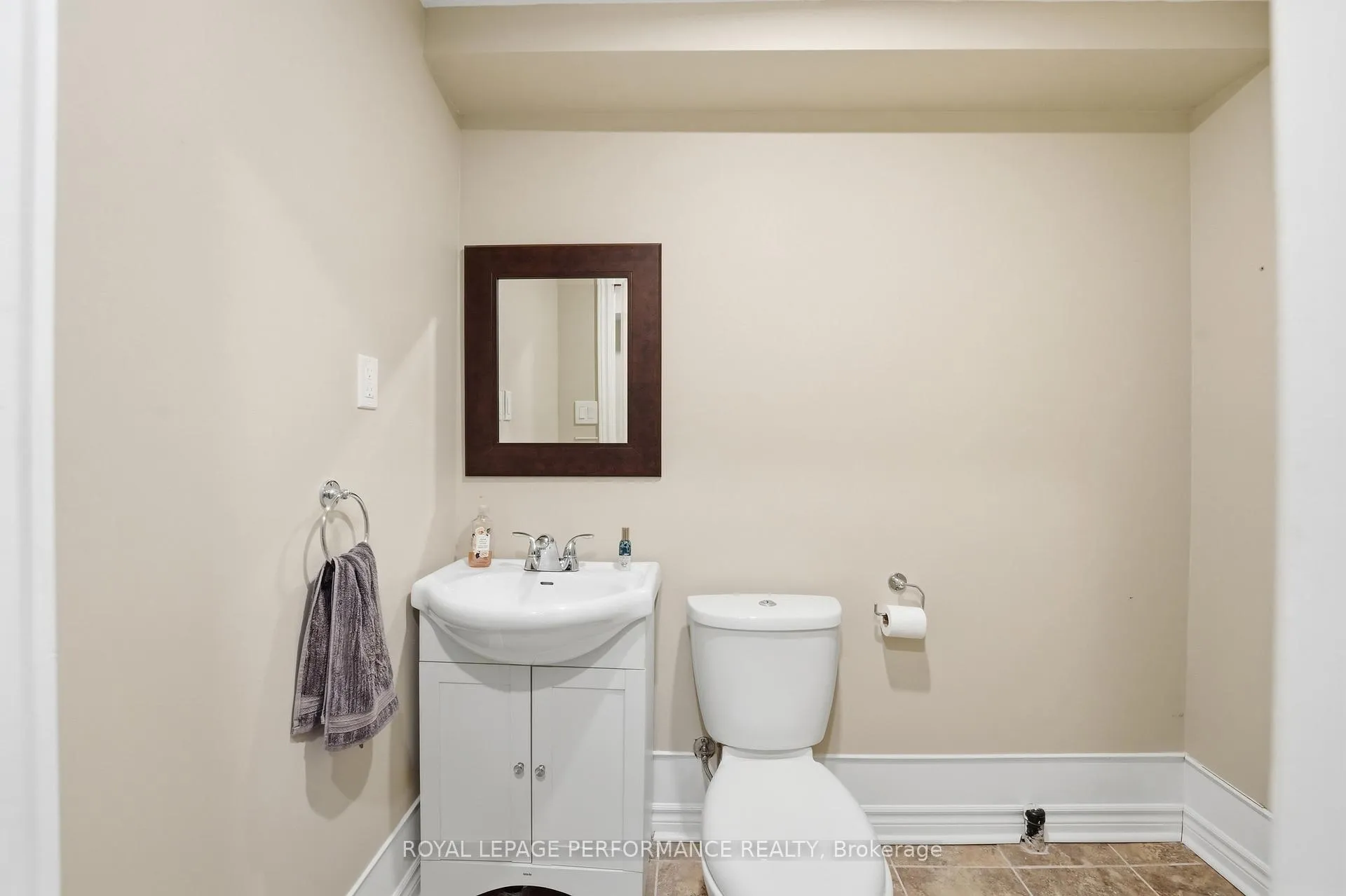 Photo 32 of 808 Scala Avenue, Ottawa, Avalon East — HOMEH