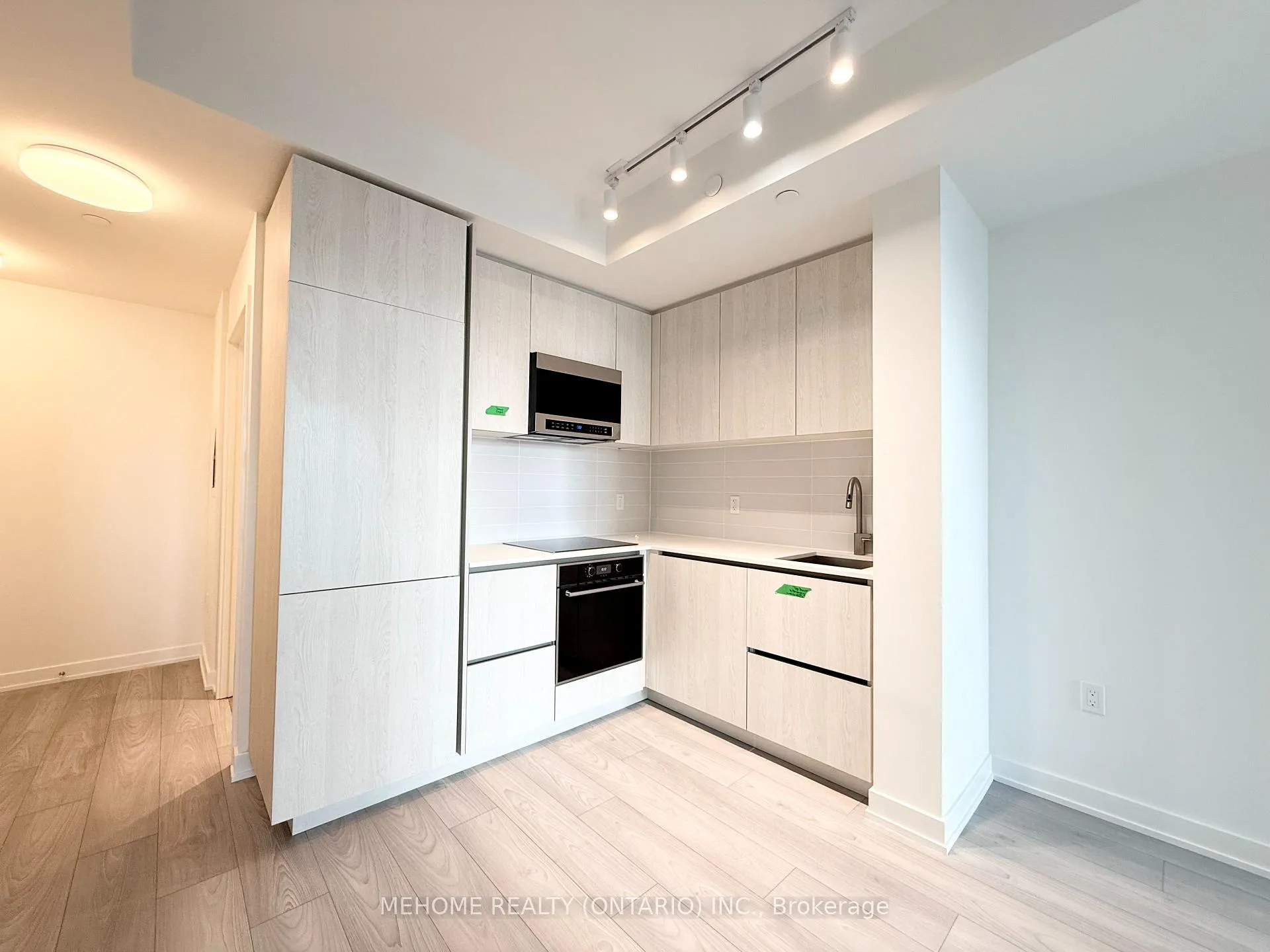 Photo 3 of Unit 1501S, 110 Broadway Avenue, Toronto, Mount Pleasant West — HOMEH