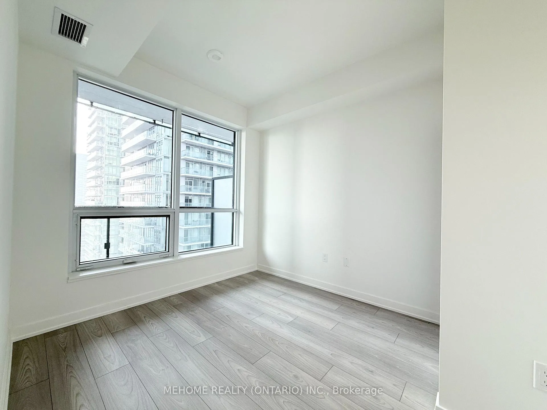 Photo 4 of Unit 1501S, 110 Broadway Avenue, Toronto, Mount Pleasant West — HOMEH