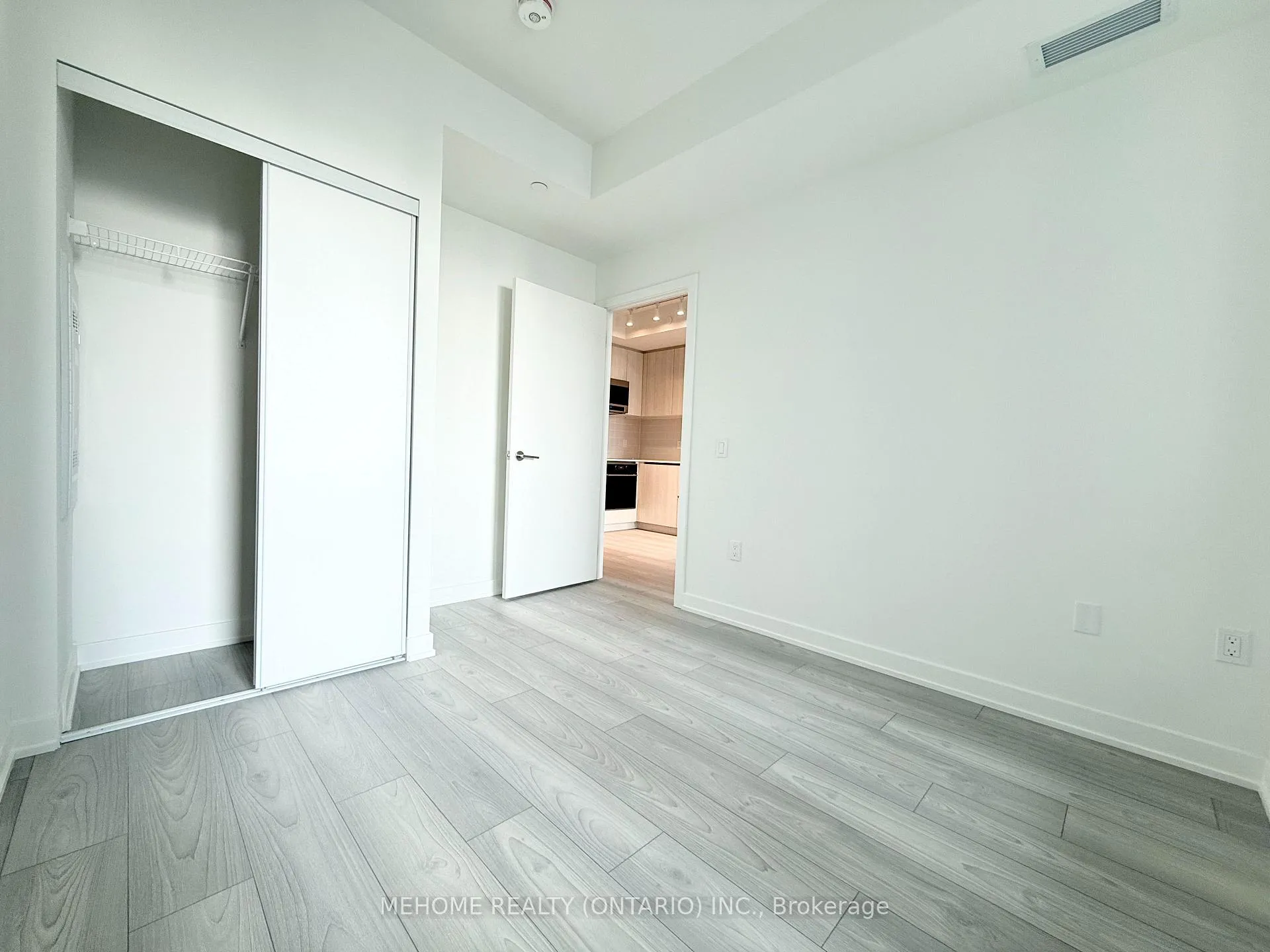 Photo 5 of Unit 1501S, 110 Broadway Avenue, Toronto, Mount Pleasant West — HOMEH