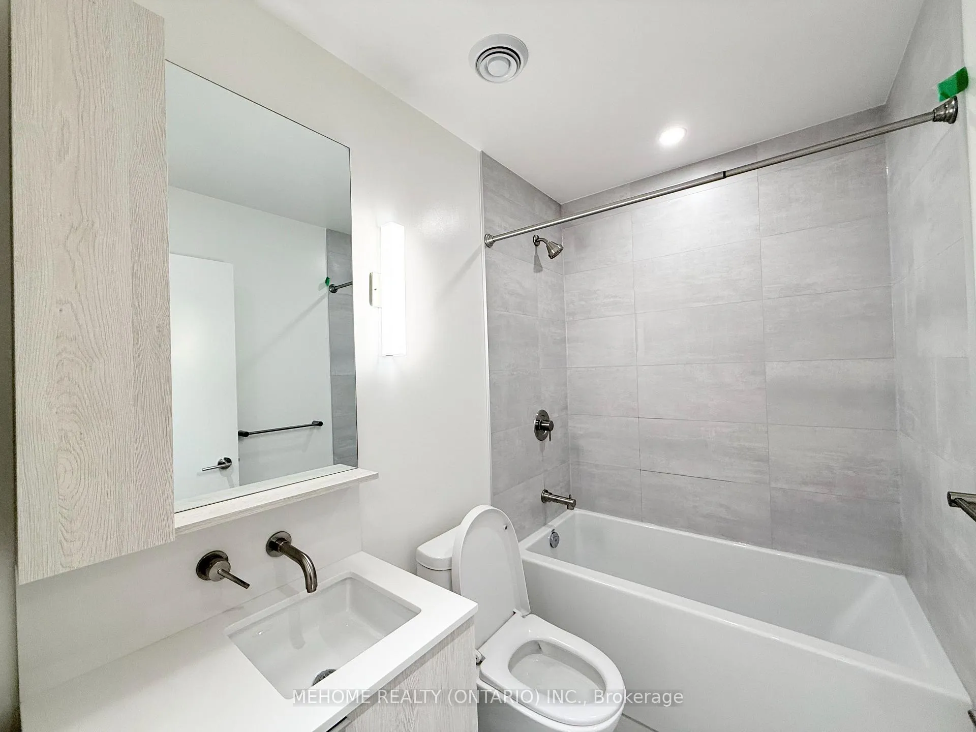 Photo 6 of Unit 1501S, 110 Broadway Avenue, Toronto, Mount Pleasant West — HOMEH