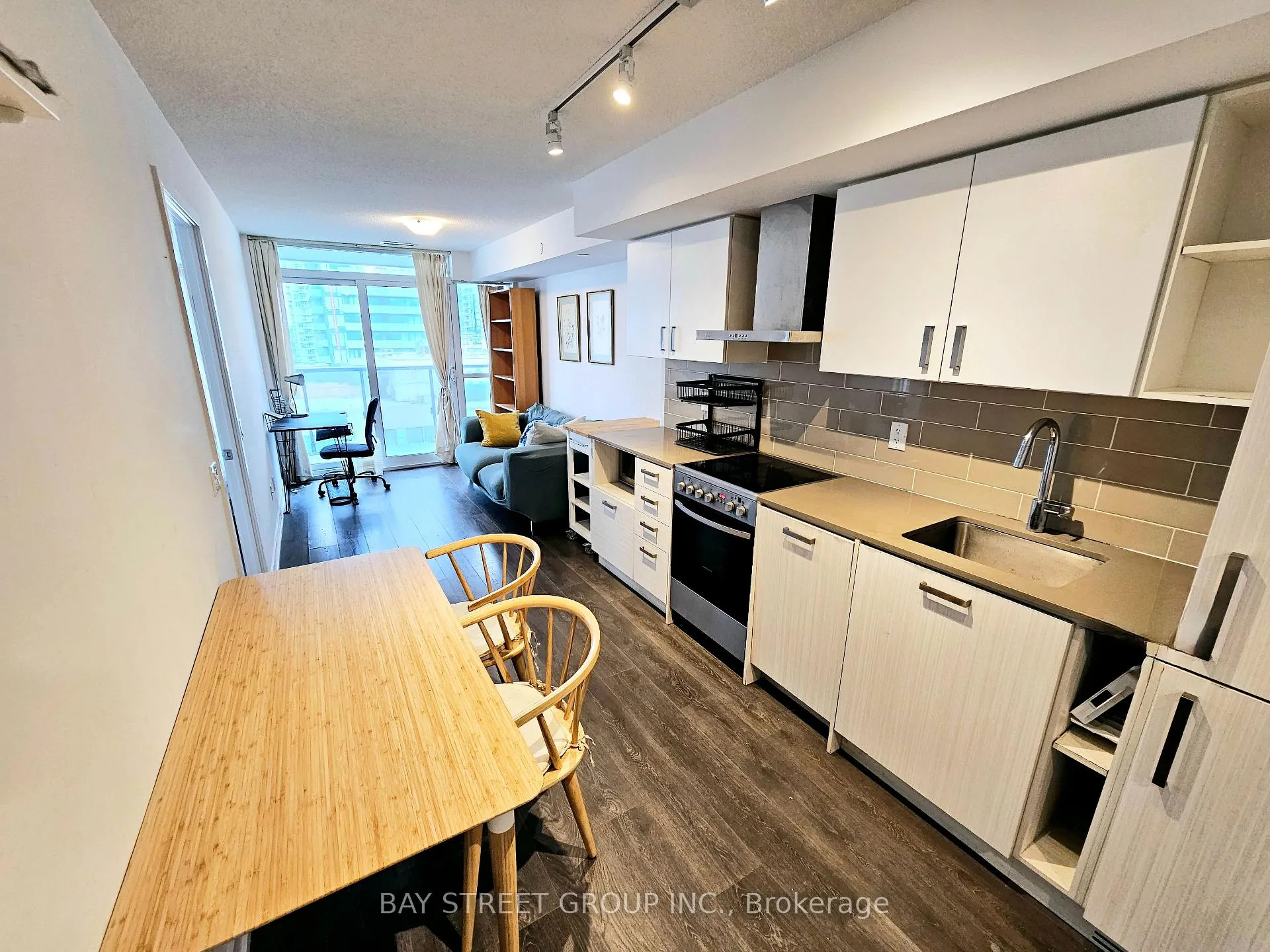 Photo 4 of Unit 1205, 125 Redpath Avenue, Toronto, Mount Pleasant West — HOMEH