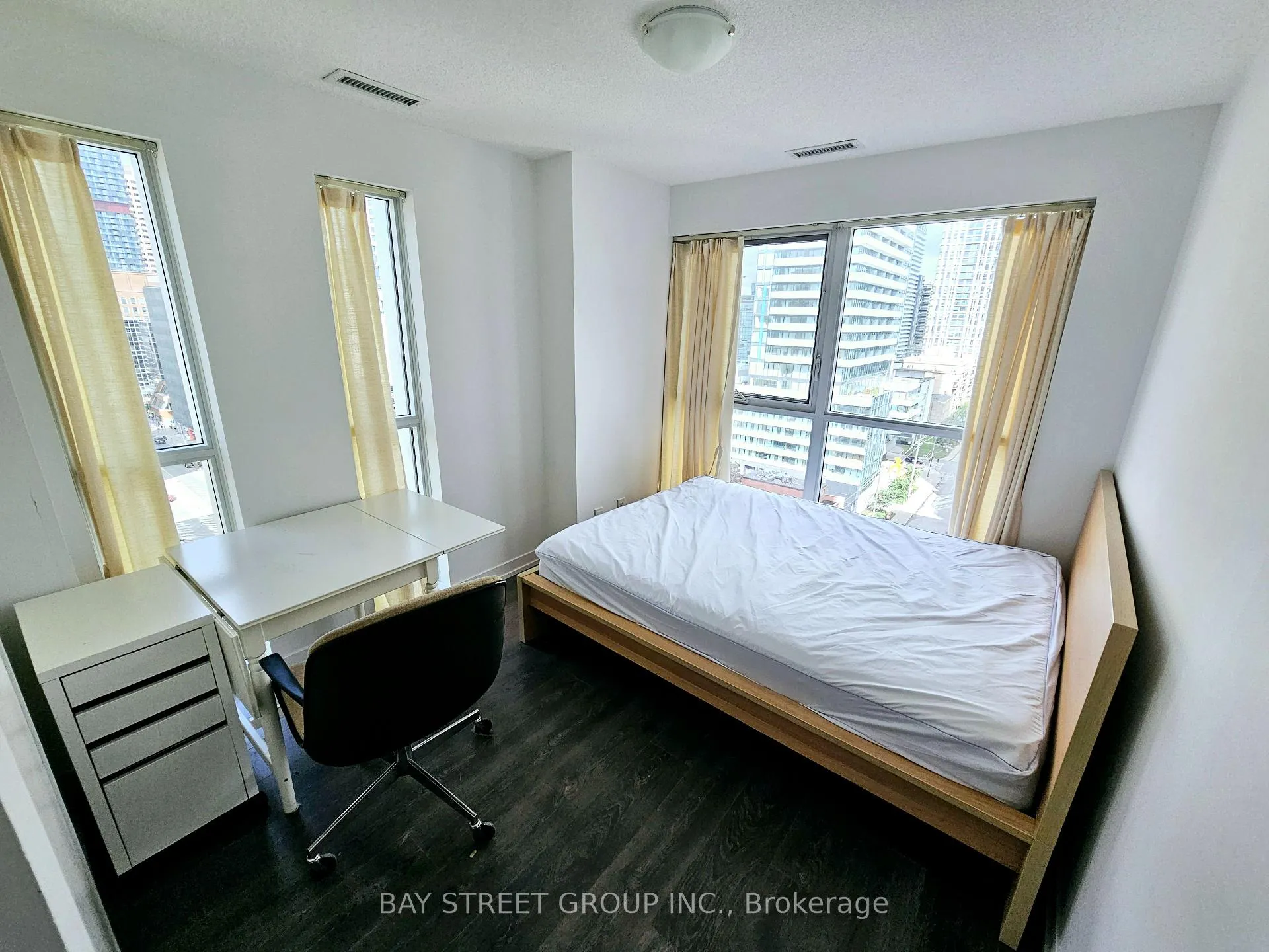 Photo 5 of Unit 1205, 125 Redpath Avenue, Toronto, Mount Pleasant West — HOMEH
