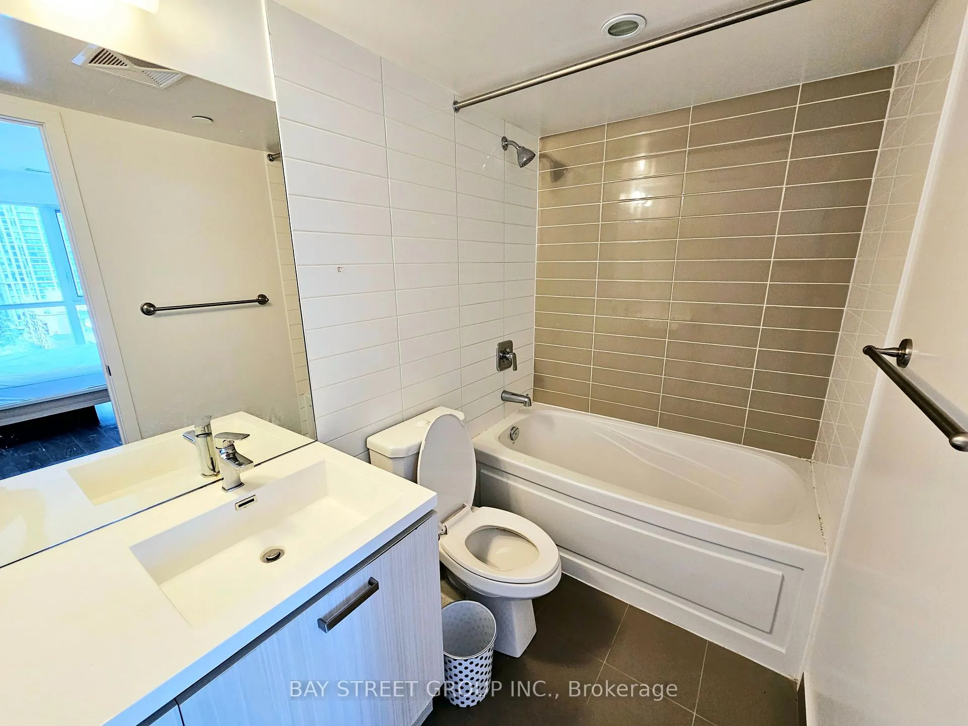 Photo 6 of Unit 1205, 125 Redpath Avenue, Toronto, Mount Pleasant West — HOMEH