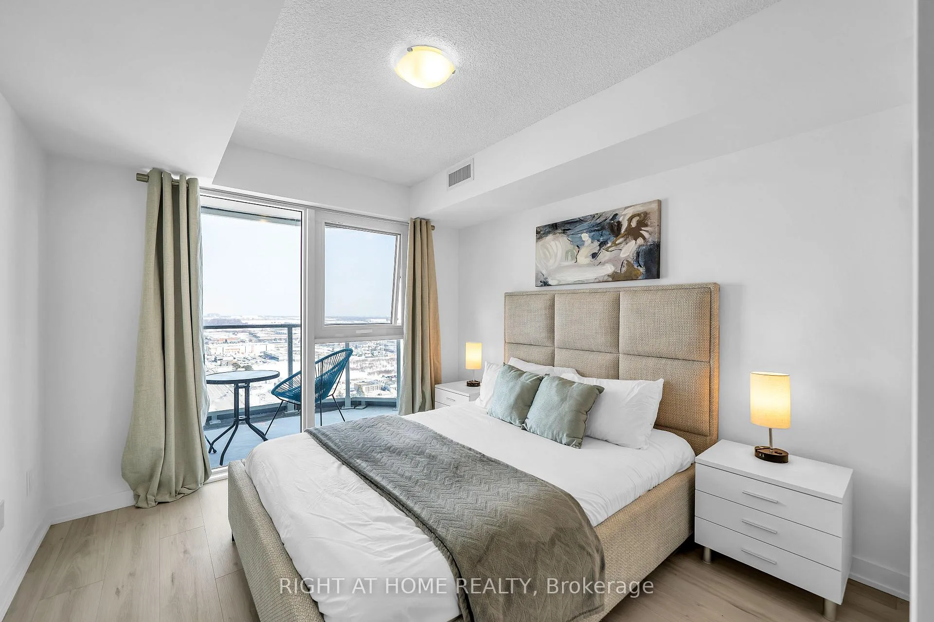 Photo 3 of Unit 2204, 1010 Sandy Beach Road, Pickering, Bay Ridges — HOMEH