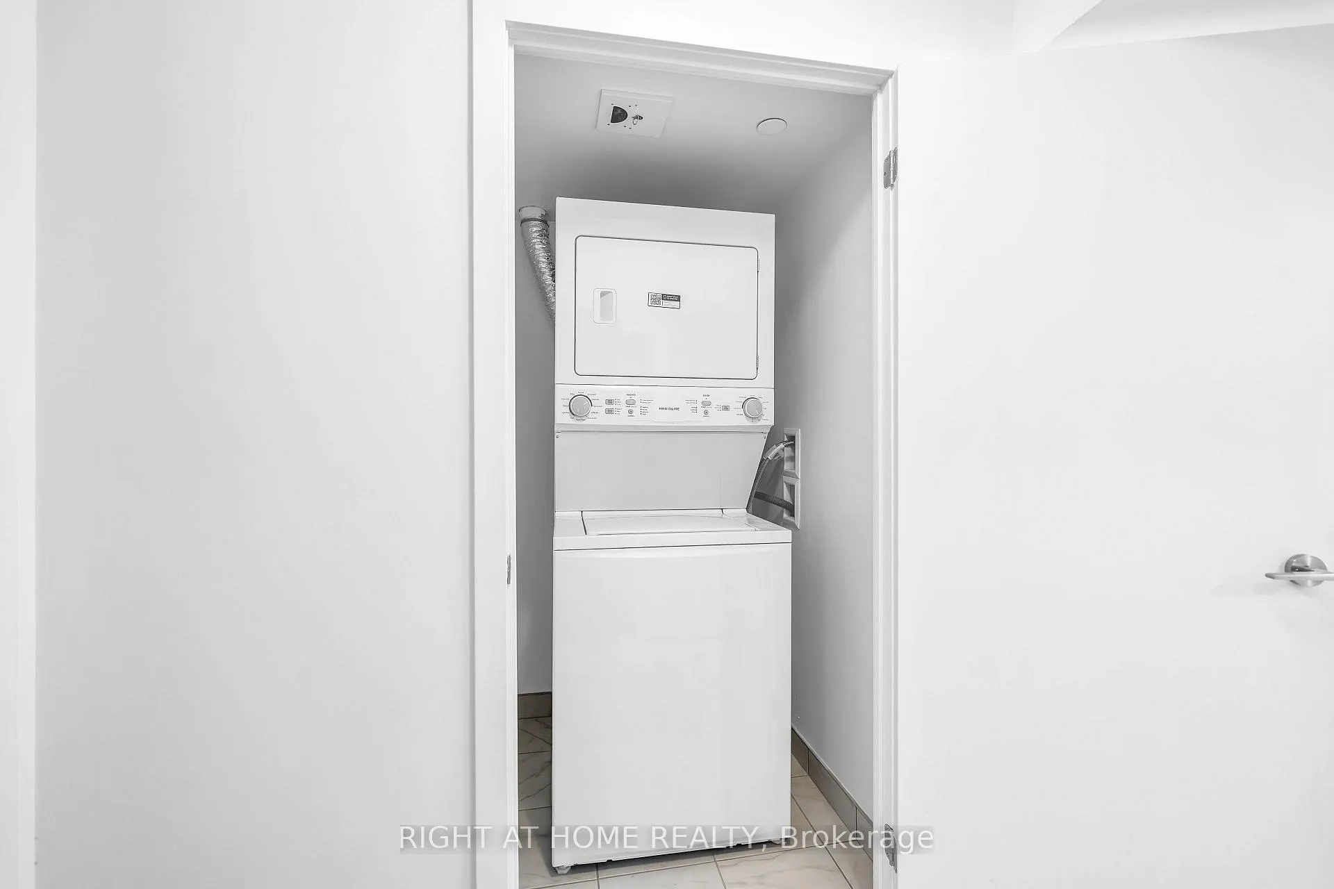 Photo 7 of Unit 2204, 1010 Sandy Beach Road, Pickering, Bay Ridges — HOMEH