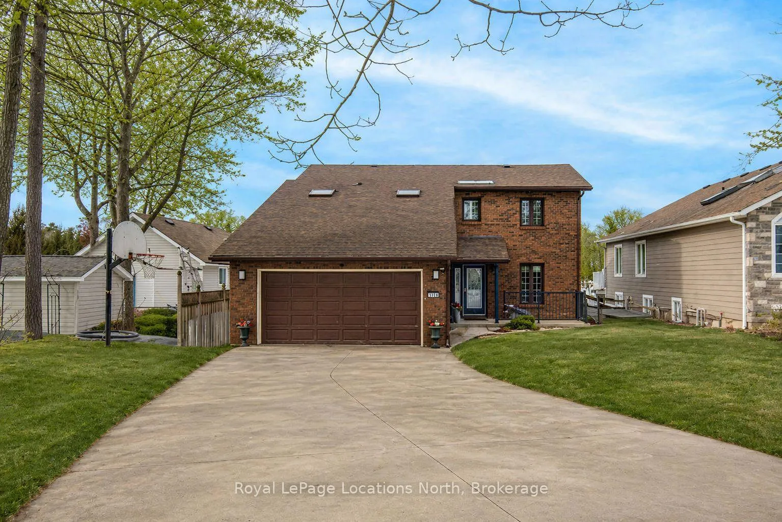 Front of 1180 River Road W