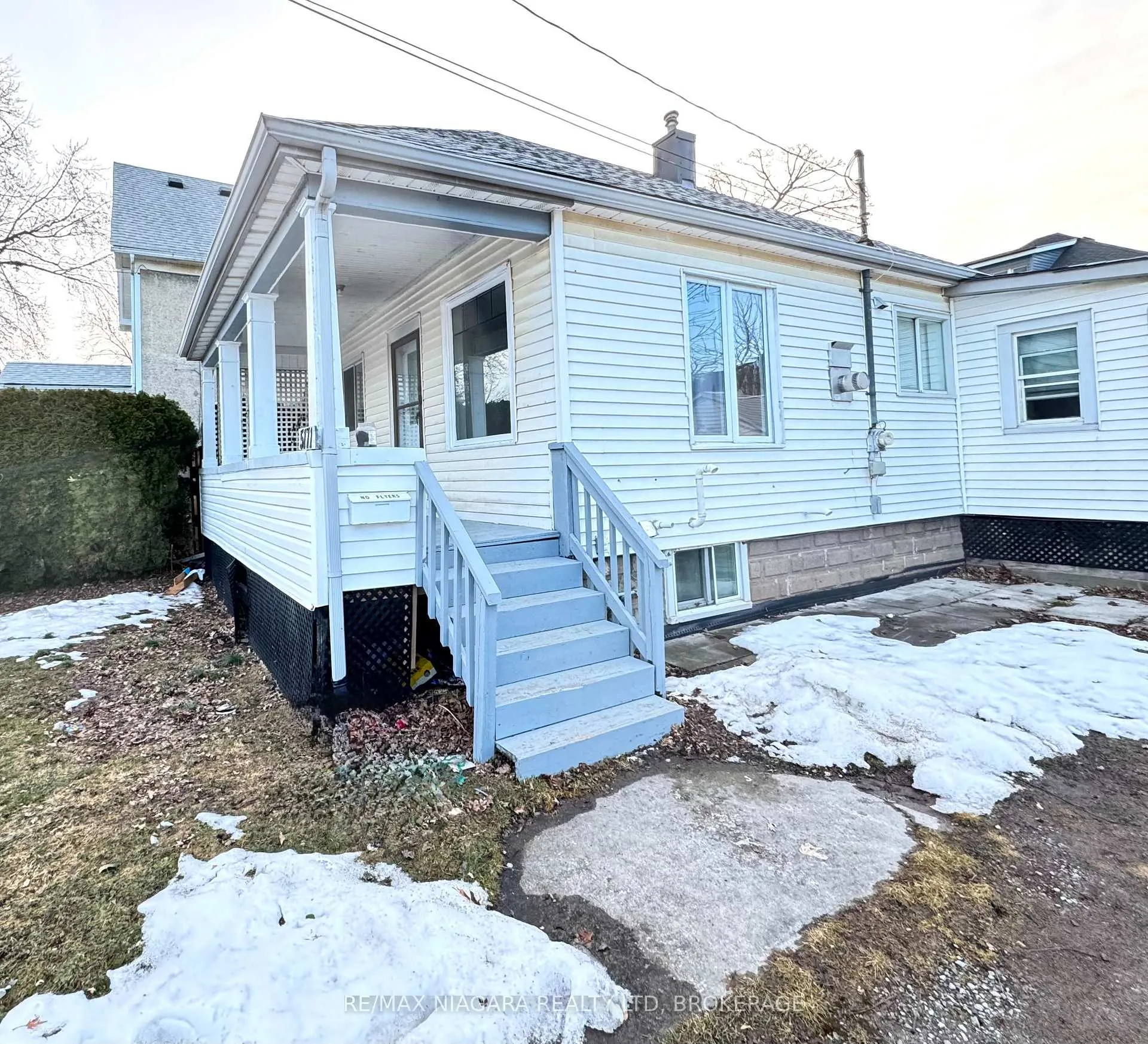 Photo 1 of Unit Upper, 5171 Mcglashan Crescent, Niagara Falls, Downtown — HOMEH