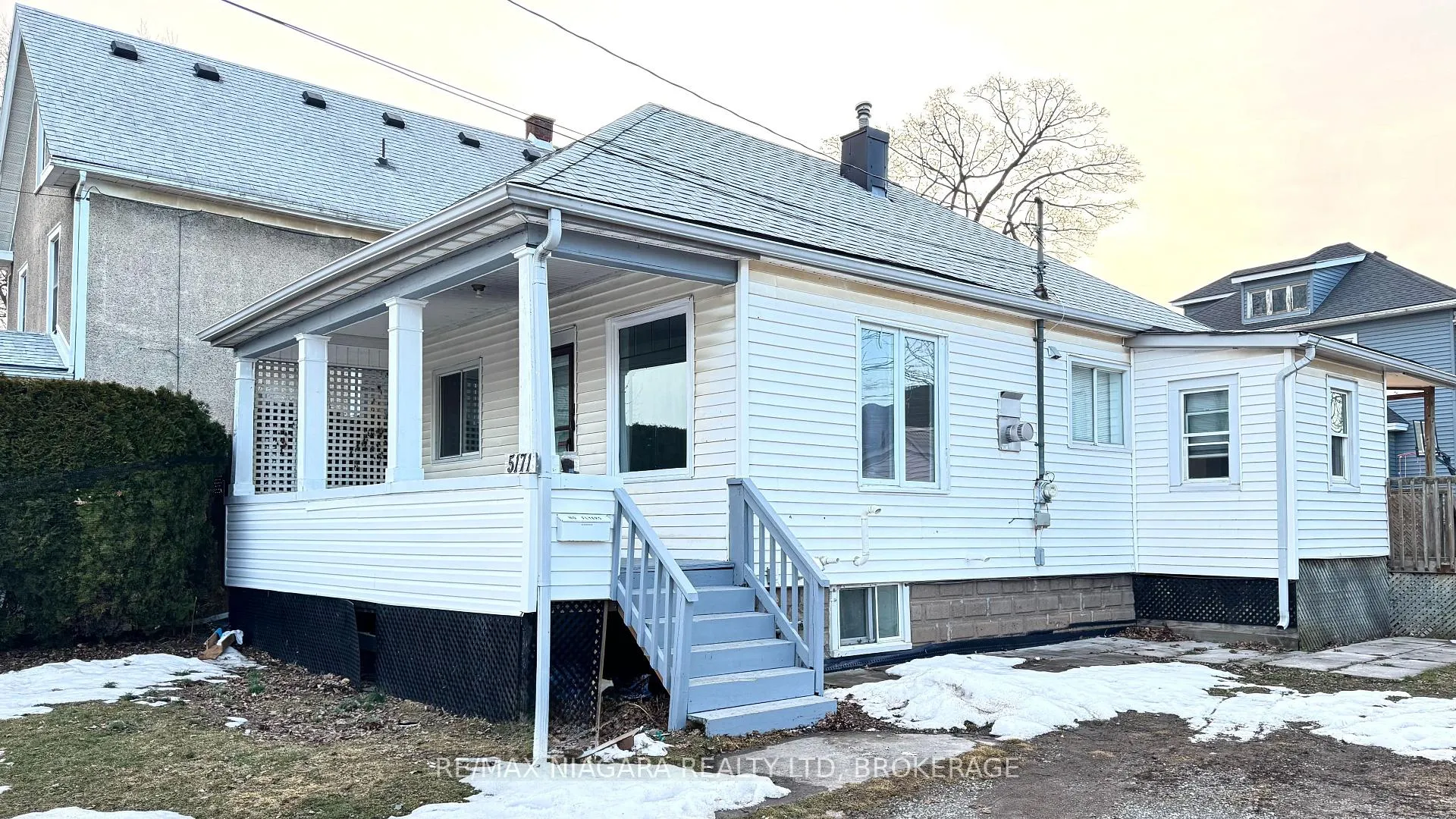 Photo 3 of Unit Upper, 5171 Mcglashan Crescent, Niagara Falls, Downtown — HOMEH