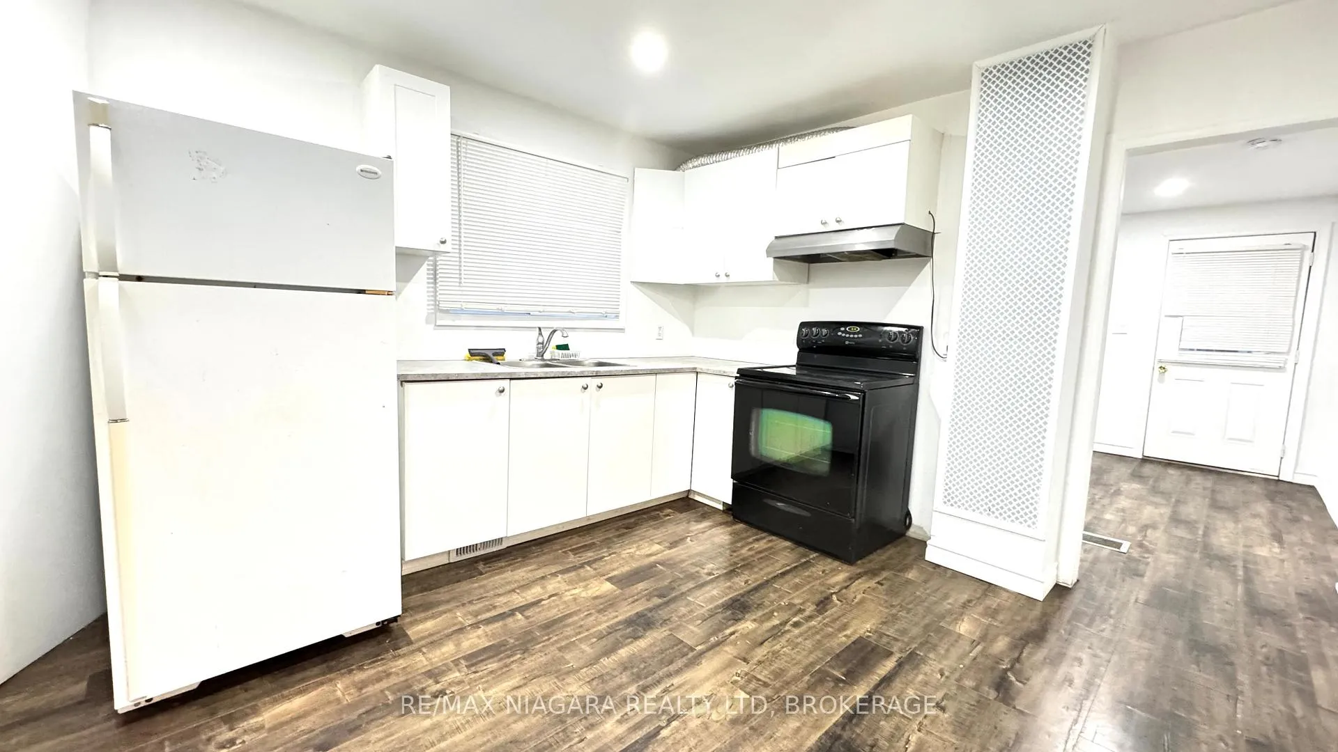 Photo 5 of Unit Upper, 5171 Mcglashan Crescent, Niagara Falls, Downtown — HOMEH