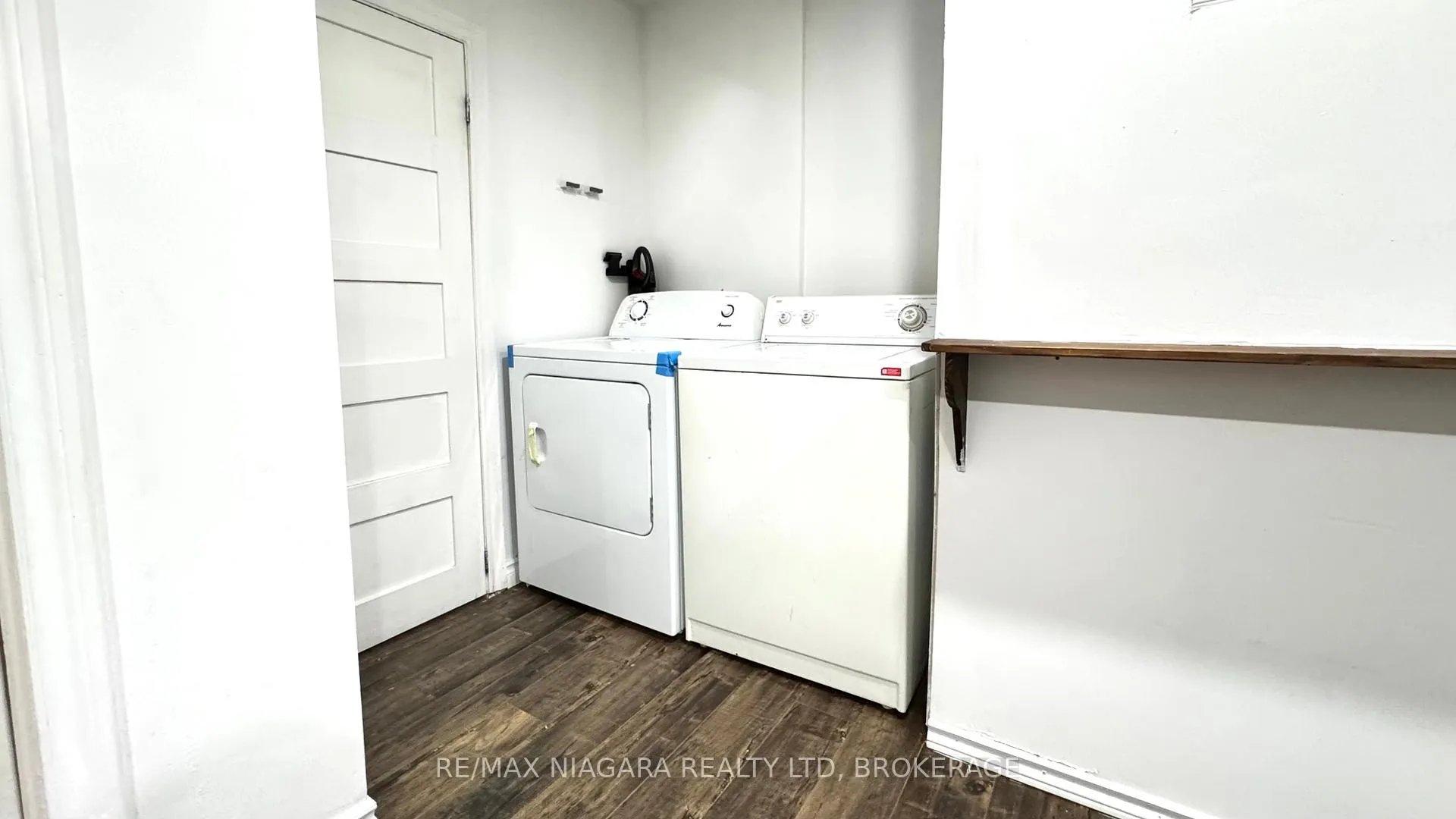 Photo 6 of Unit Upper, 5171 Mcglashan Crescent, Niagara Falls, Downtown — HOMEH