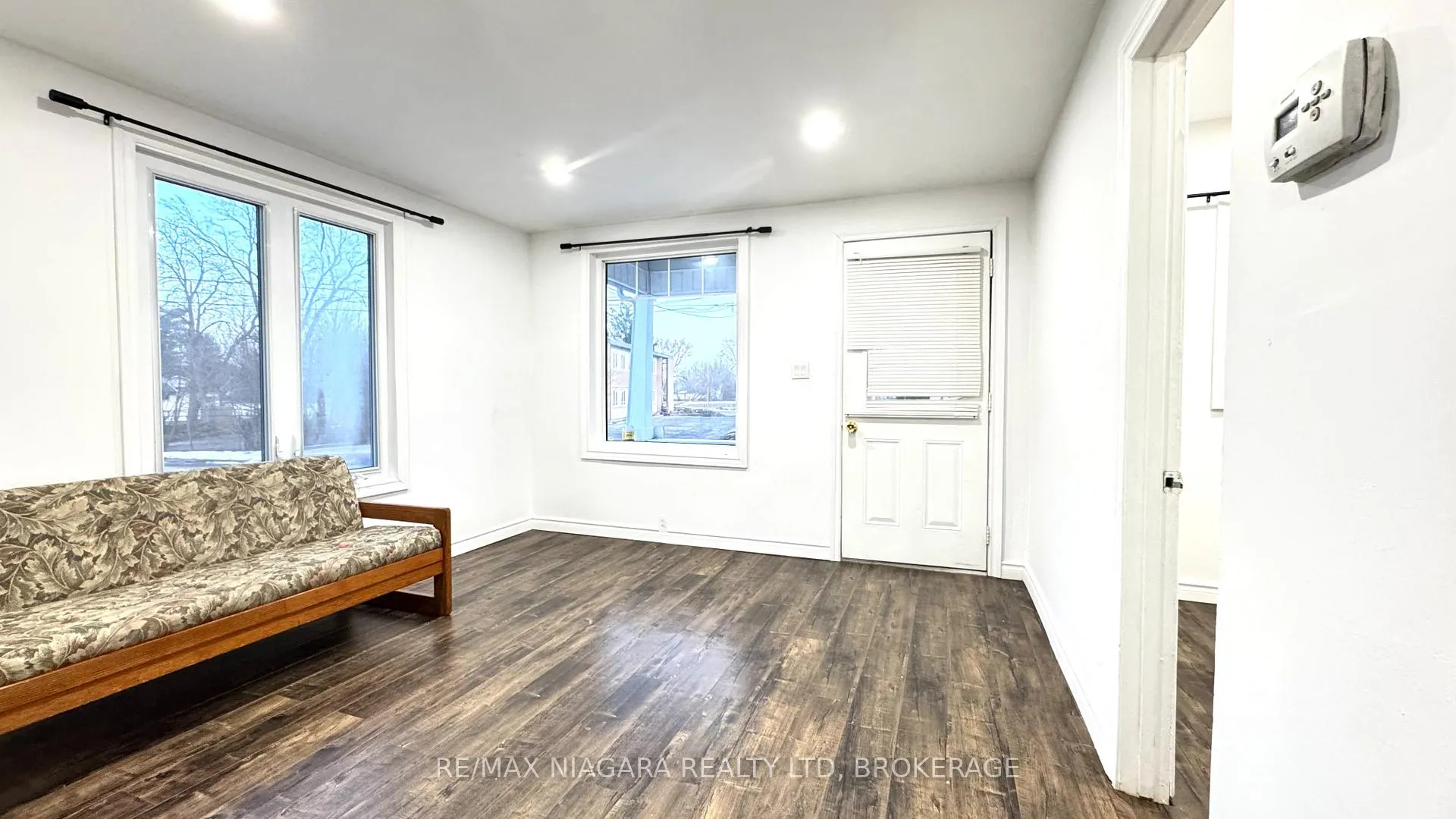 Photo 7 of Unit Upper, 5171 Mcglashan Crescent, Niagara Falls, Downtown — HOMEH