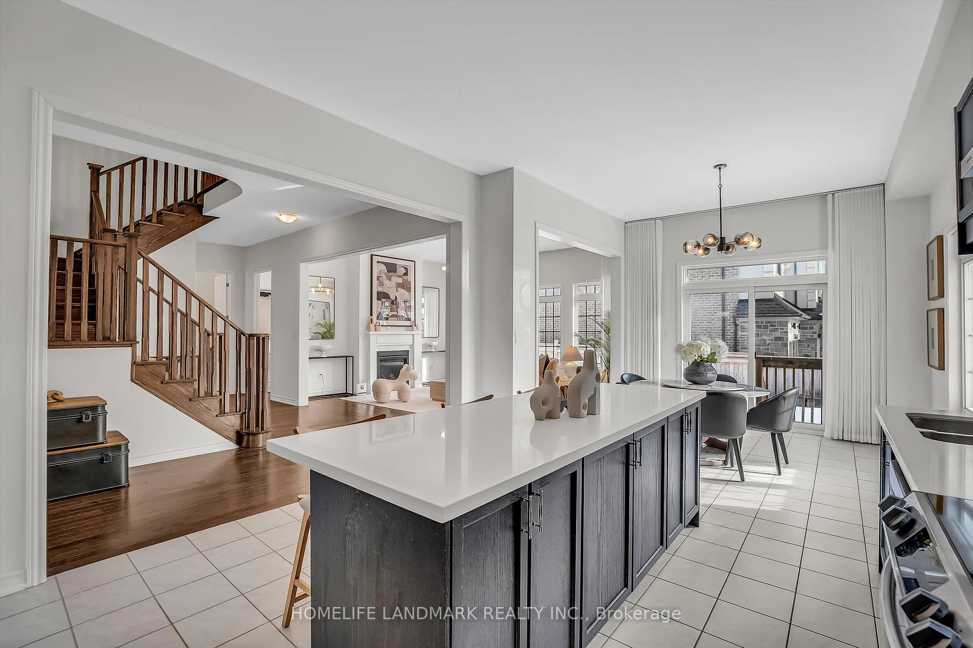 Photo 8 of 329 Danny Wheeler Boulevard, Georgina, Keswick North — HOMEH