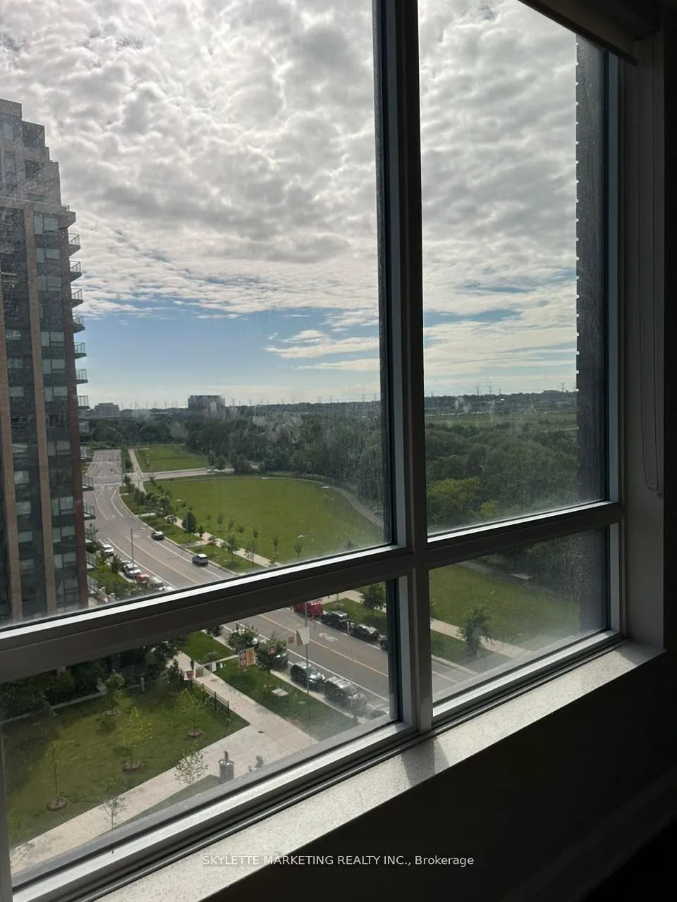 Photo 3 of Unit 1002, 15 Water Walk Drive, Markham, Unionville — HOMEH