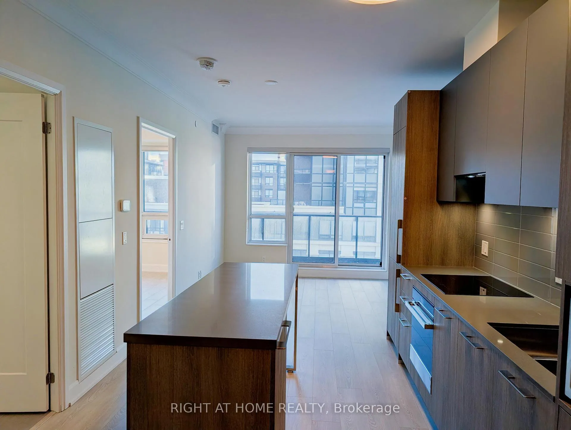 Photo 2 of Unit 501, 18 Water Walk Drive, Markham, Unionville — HOMEH