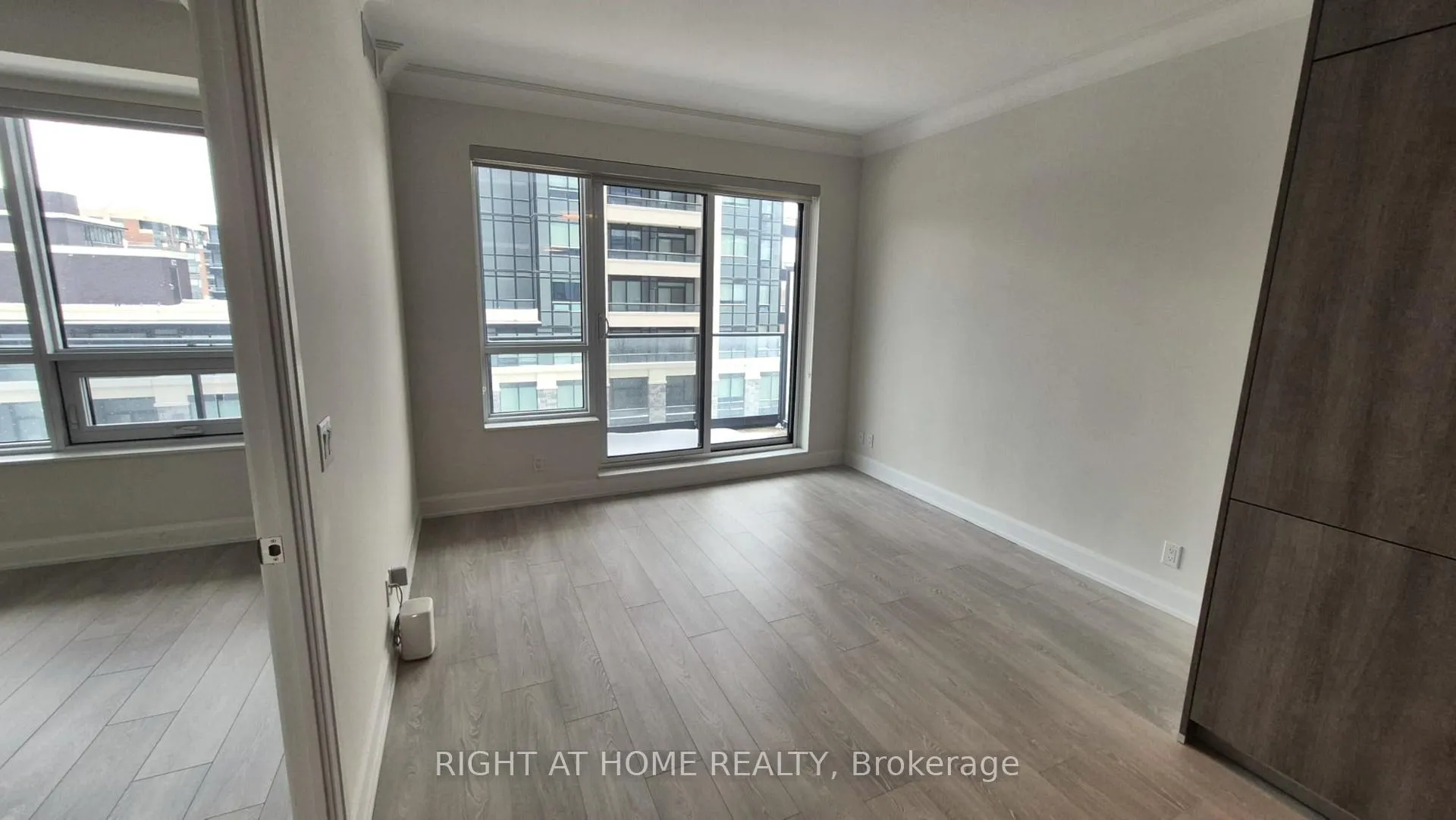 Photo 5 of Unit 501, 18 Water Walk Drive, Markham, Unionville — HOMEH