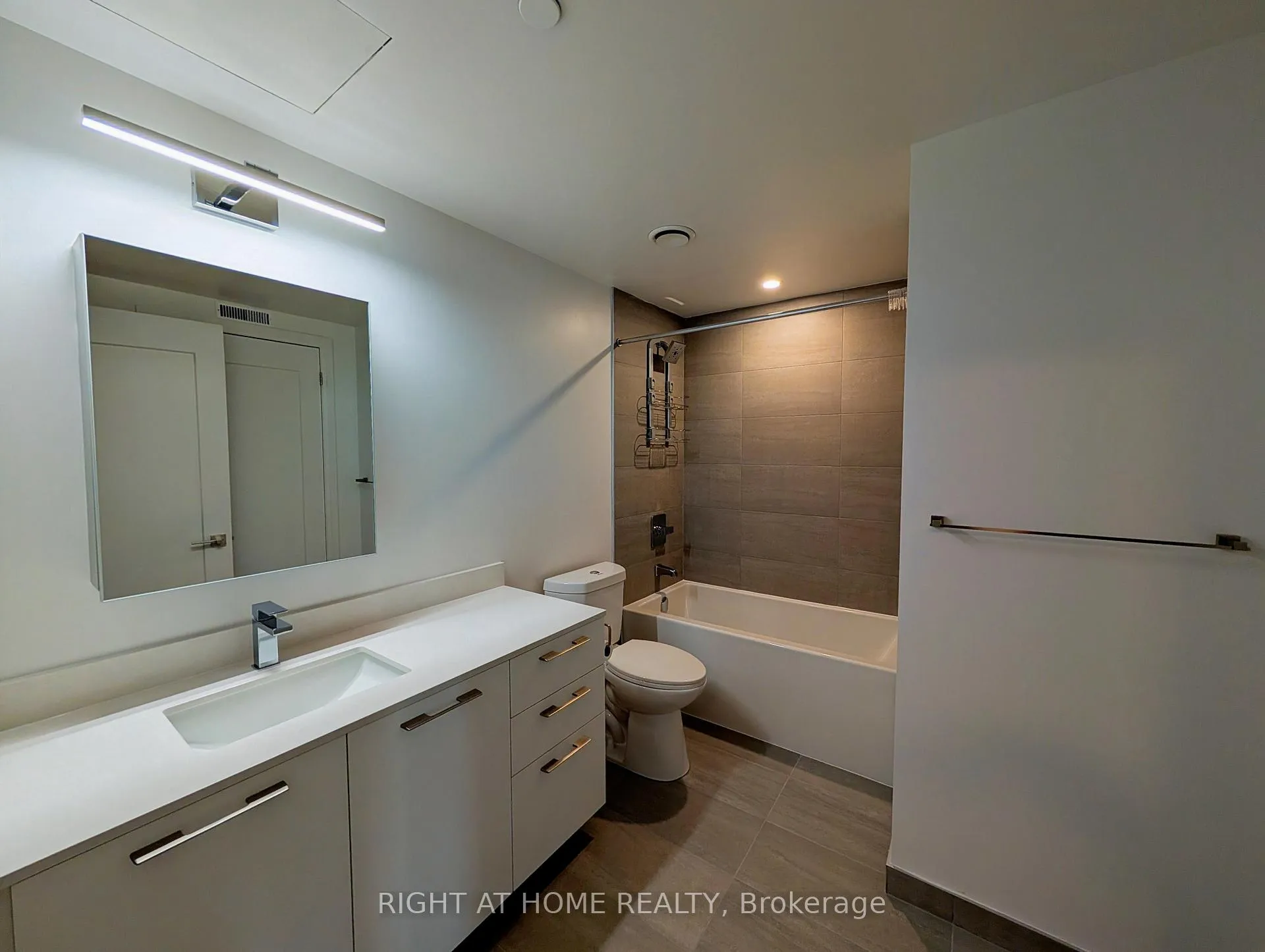 Photo 6 of Unit 501, 18 Water Walk Drive, Markham, Unionville — HOMEH