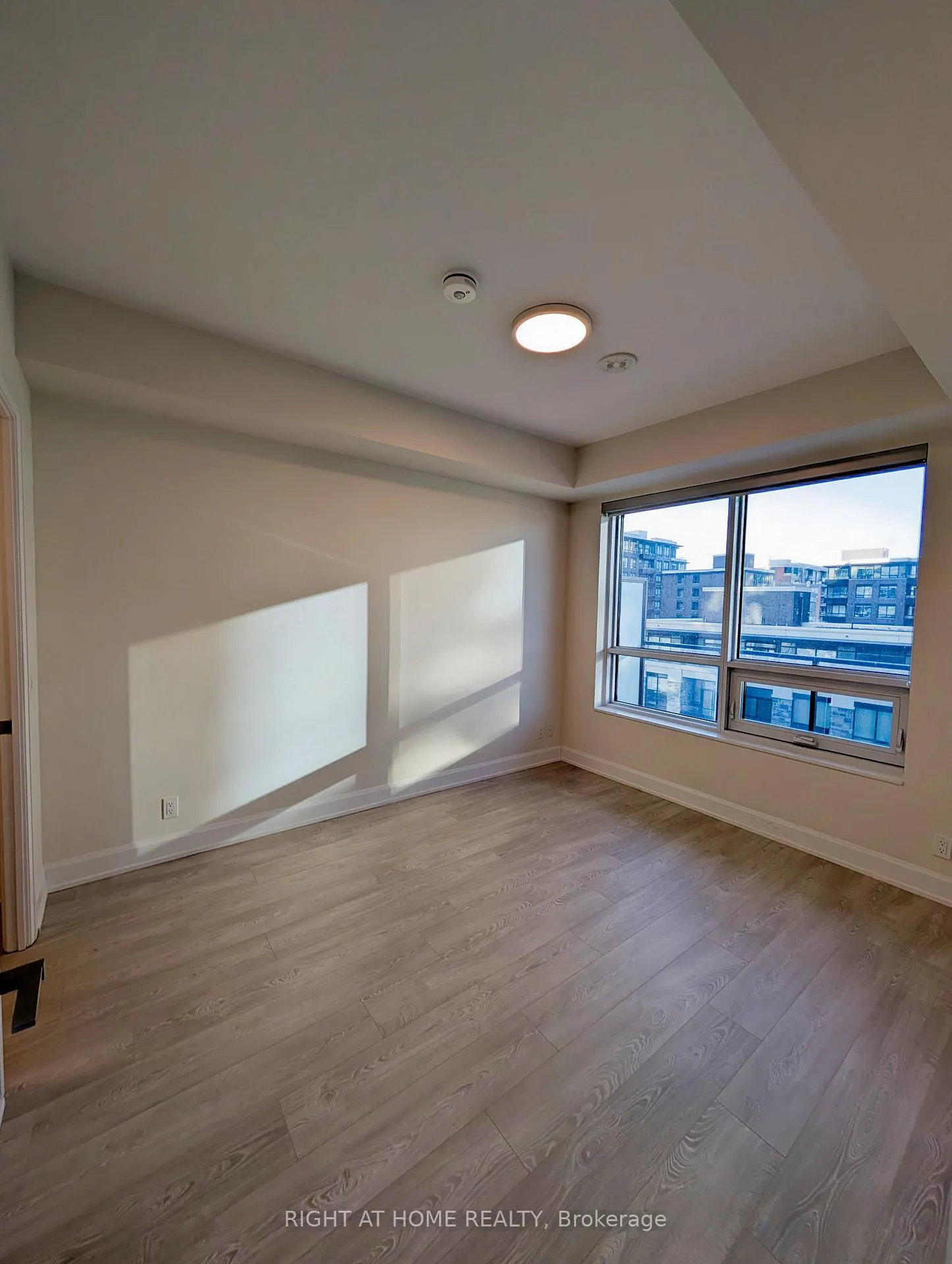 Photo 7 of Unit 501, 18 Water Walk Drive, Markham, Unionville — HOMEH