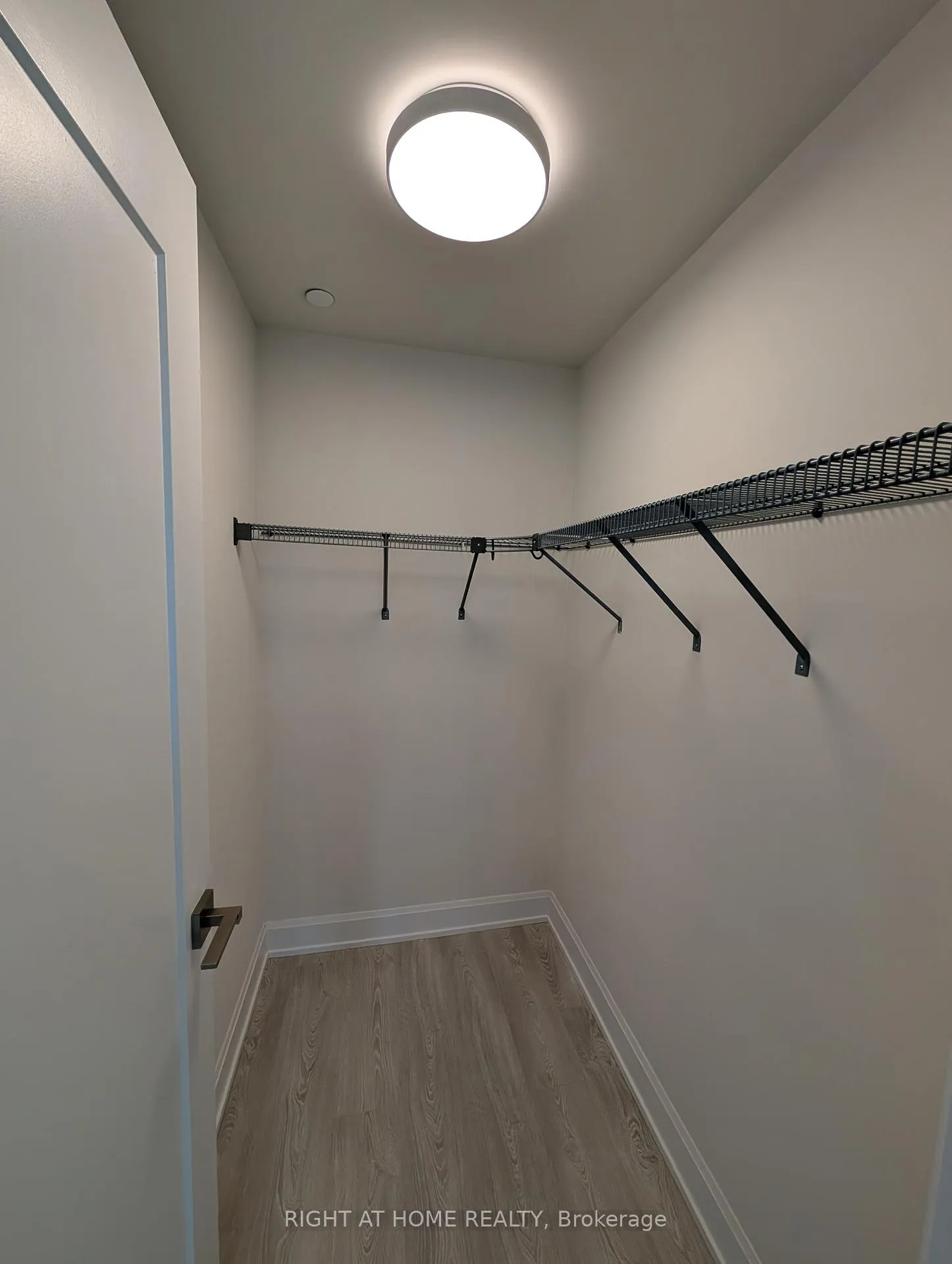 Photo 8 of Unit 501, 18 Water Walk Drive, Markham, Unionville — HOMEH