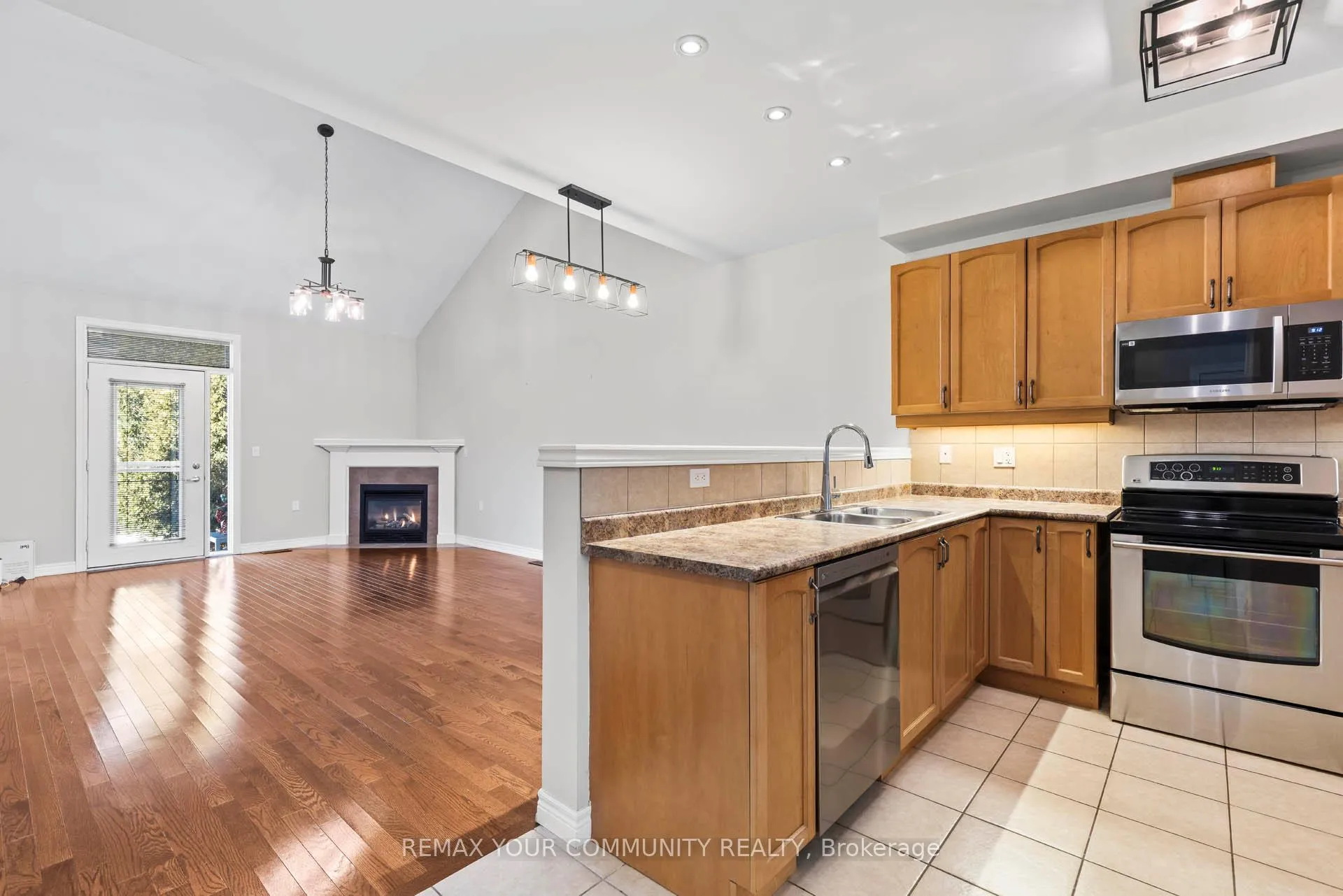 Photo 7 of Unit 93, 2125 Itabashi Way, Burlington, Tansley — HOMEH