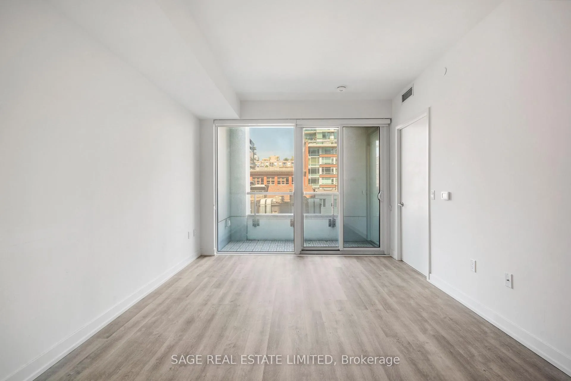 Photo 3 of Unit 413, 158 Front Street E, Toronto, Moss Park — HOMEH