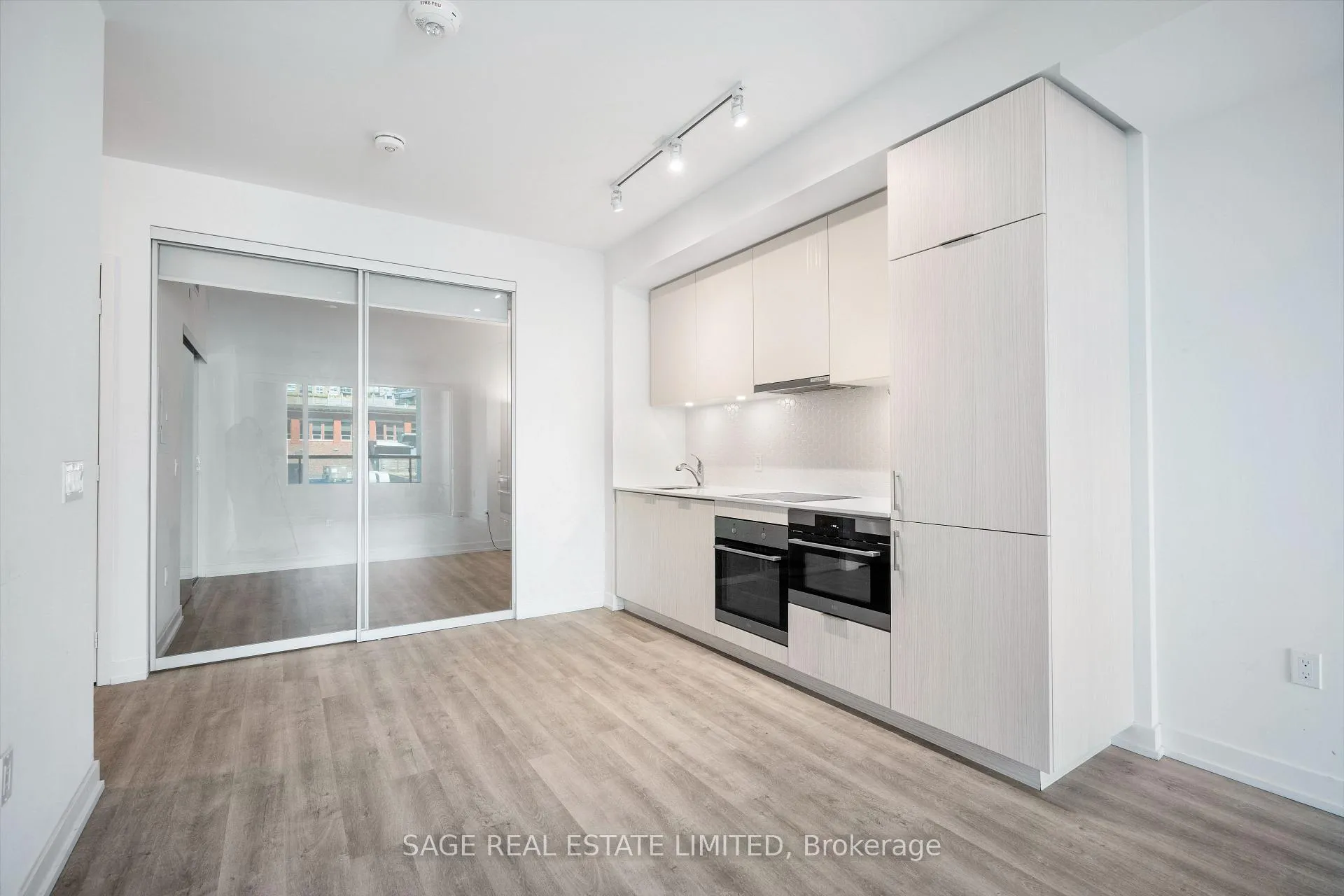 Photo 6 of Unit 413, 158 Front Street E, Toronto, Moss Park — HOMEH