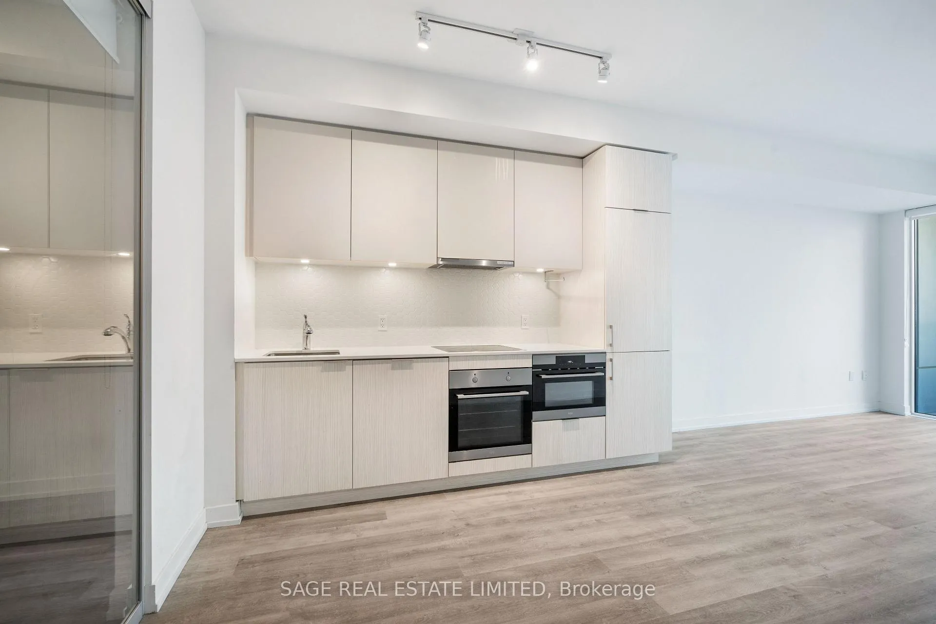 Photo 7 of Unit 413, 158 Front Street E, Toronto, Moss Park — HOMEH