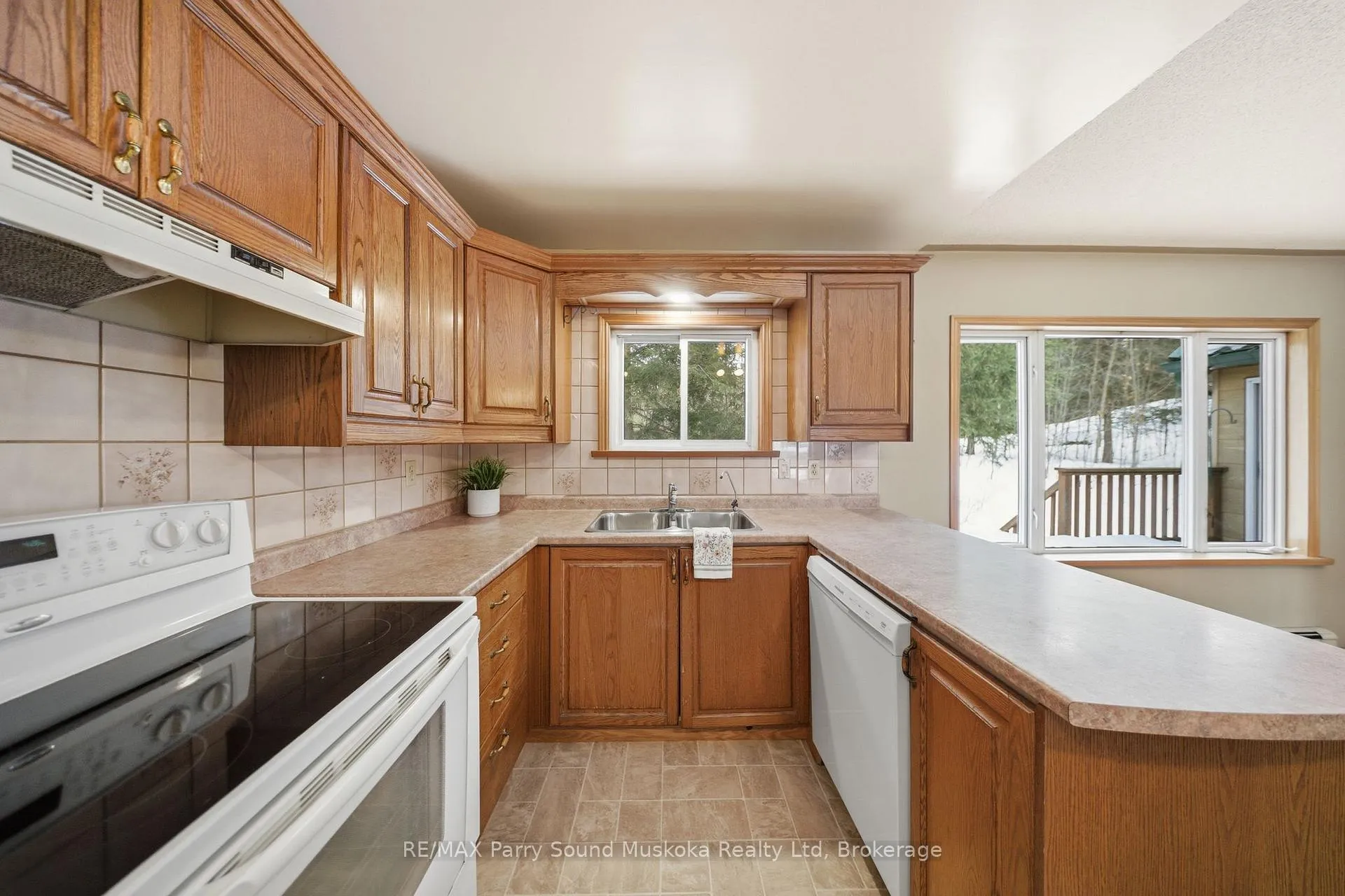 Photo 10 of 47 Lake Forest Drive, McDougall — HOMEH
